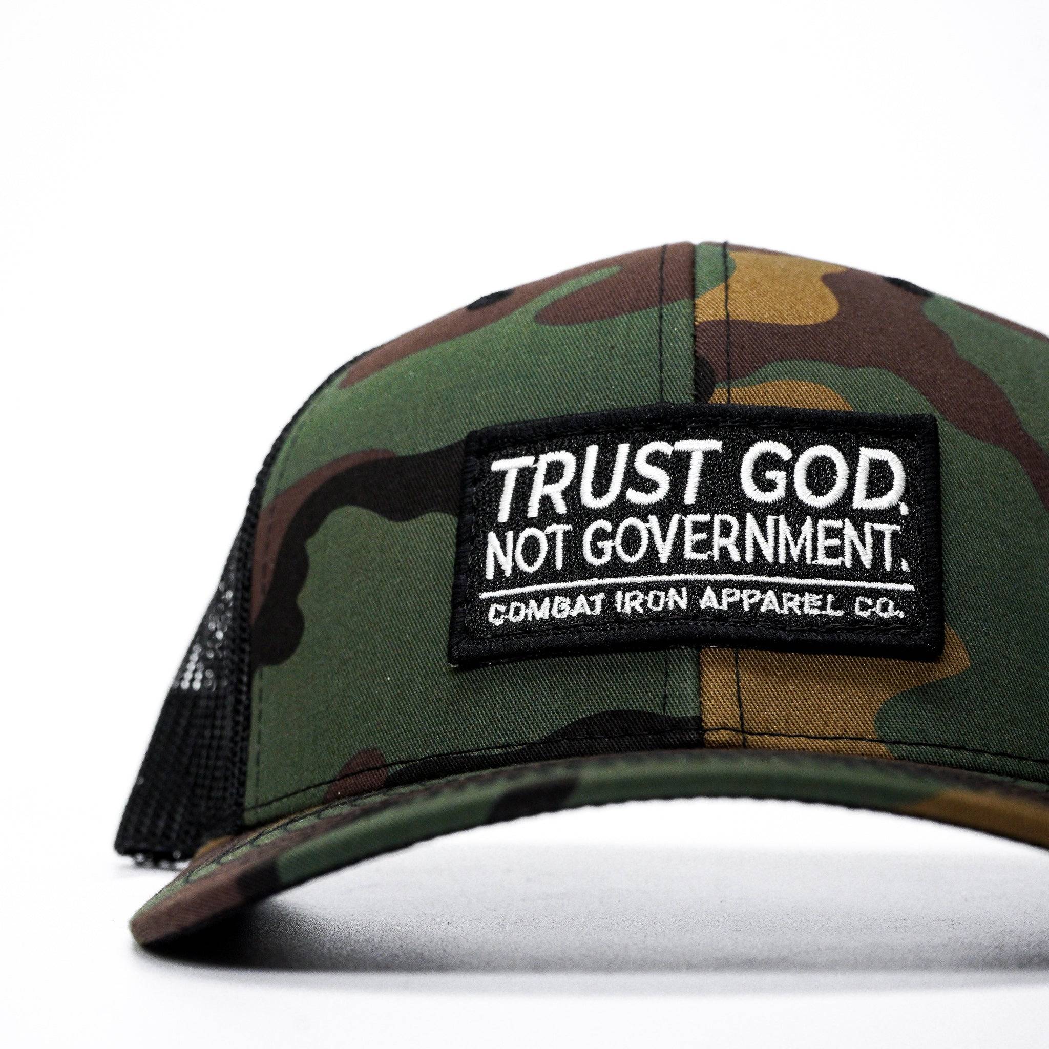 Vertraue Gott. Nicht der Regierung. Mid-Profile Mesh Snapback