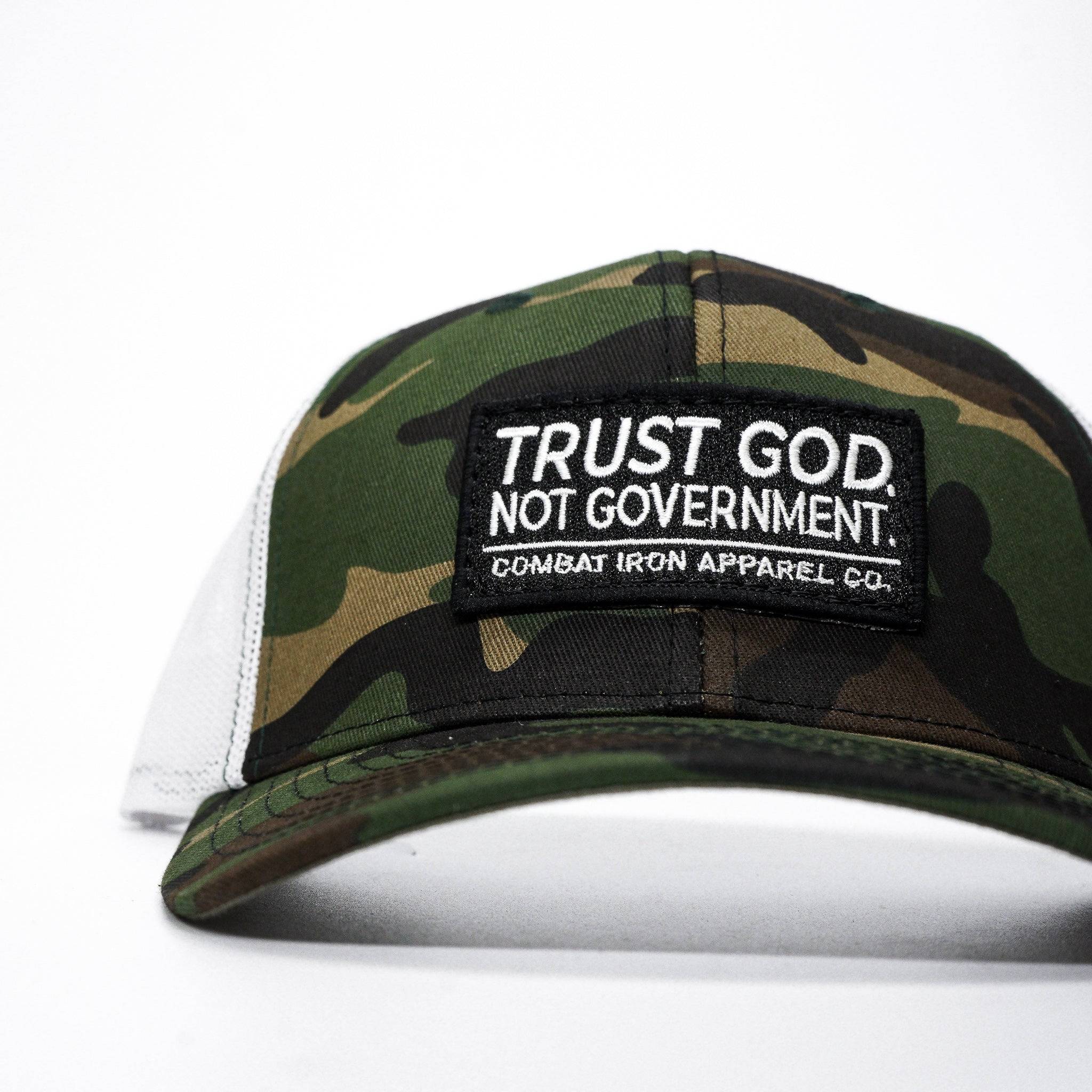 Vertraue Gott. Nicht der Regierung. Mid-Profile Mesh Snapback