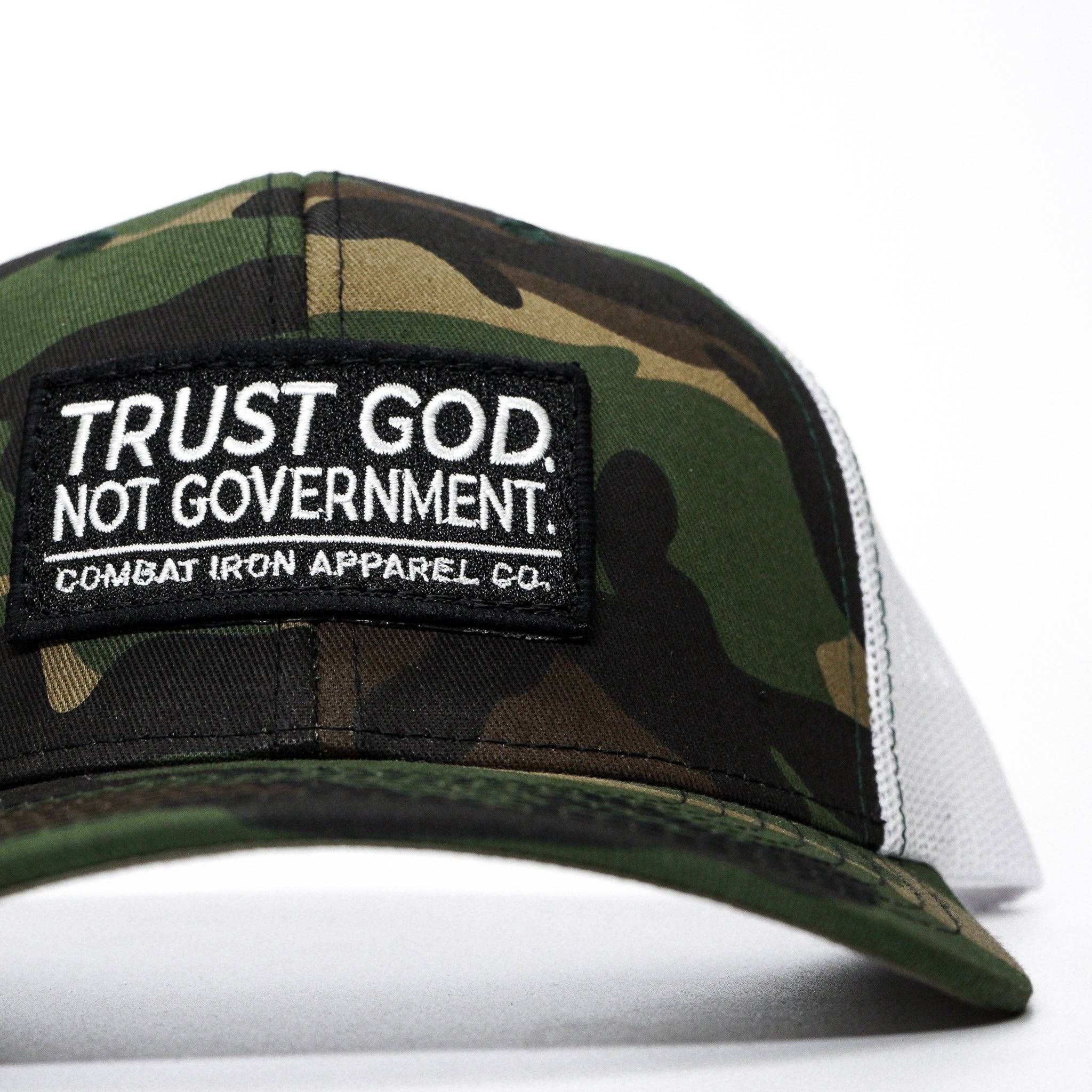 Vertraue Gott. Nicht der Regierung. Mid-Profile Mesh Snapback