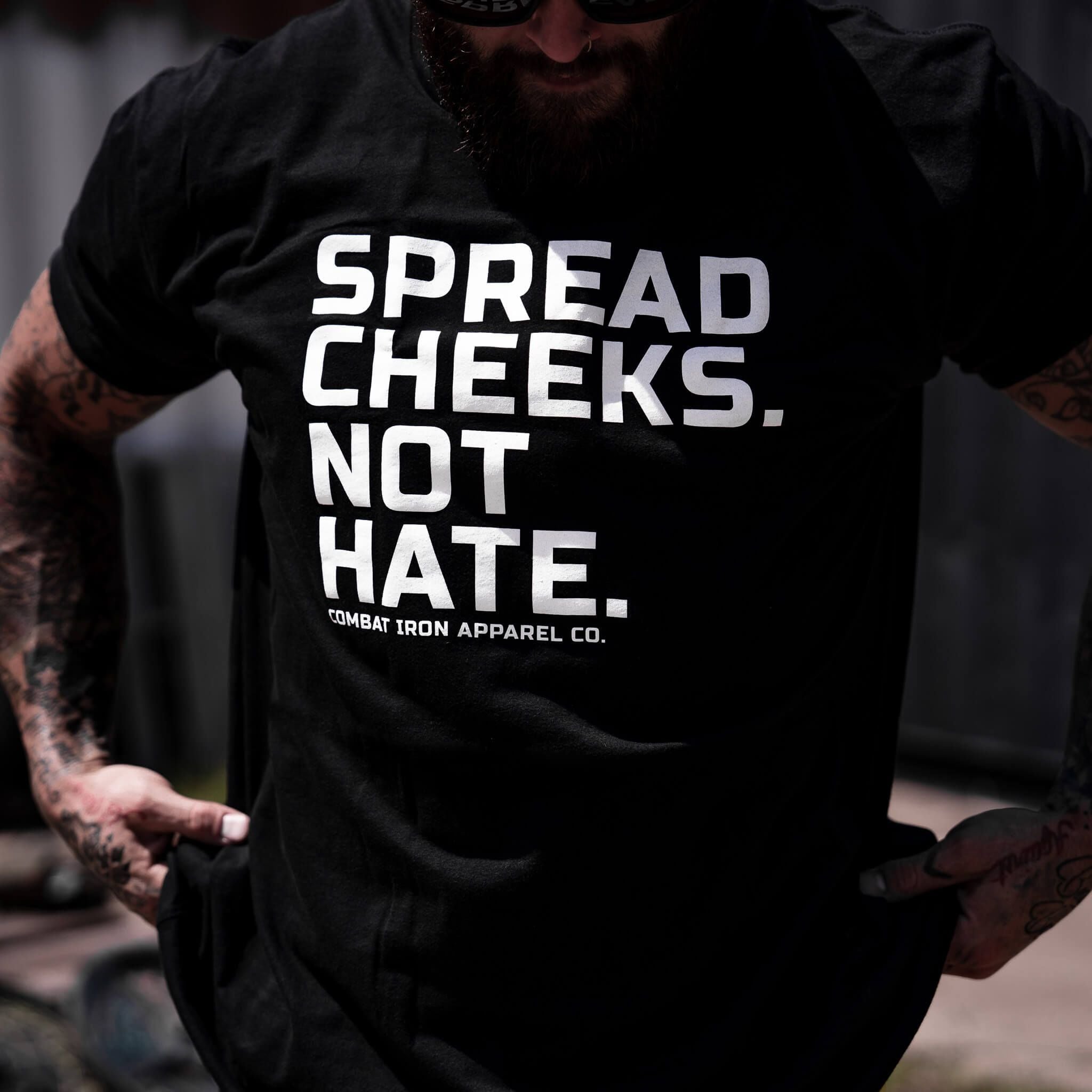 Backen auseinander. Nicht Hass. Herren-T-Shirt