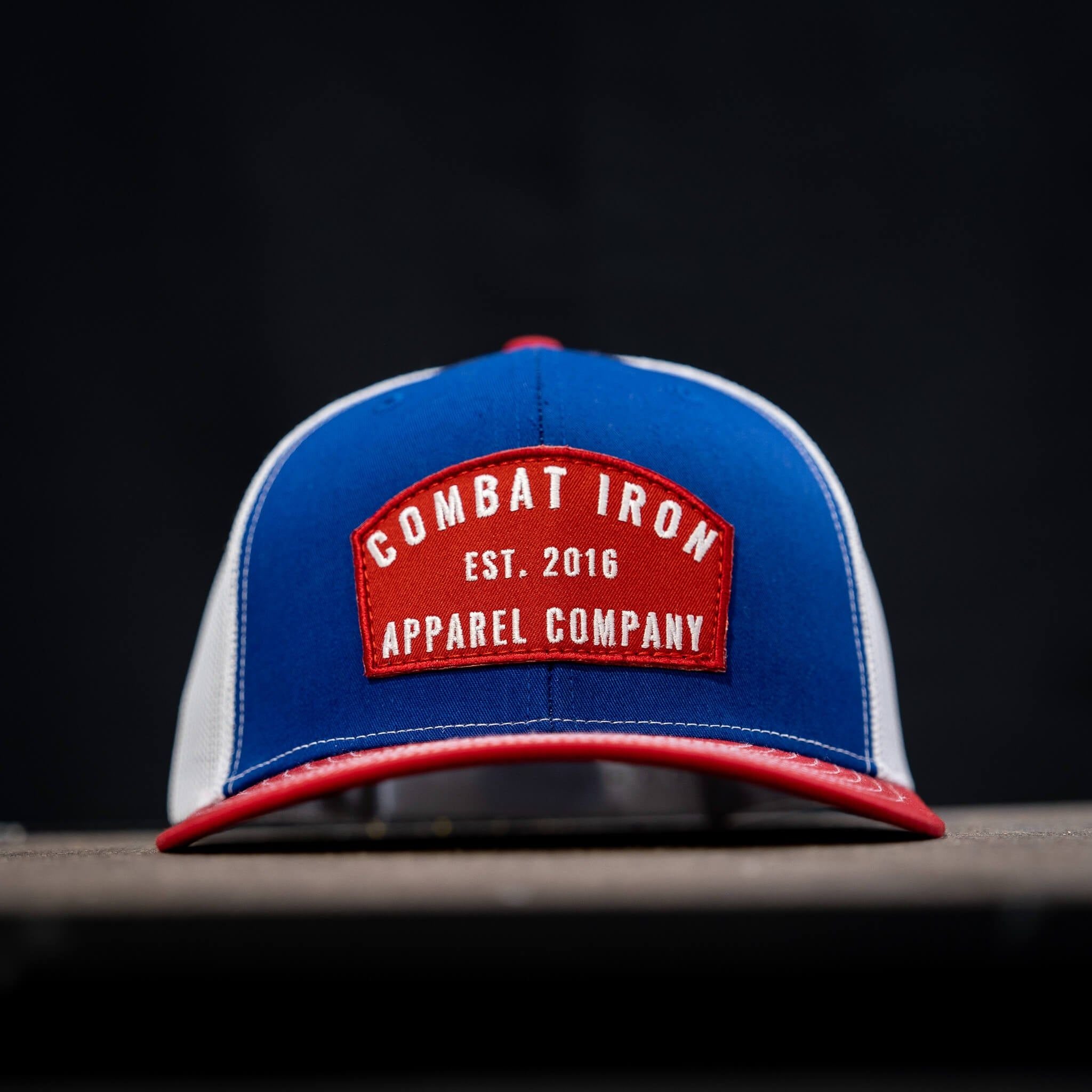 Gewölbter roter Aufnäher, mittelhohes Profil, Mesh-Snapback-Cap