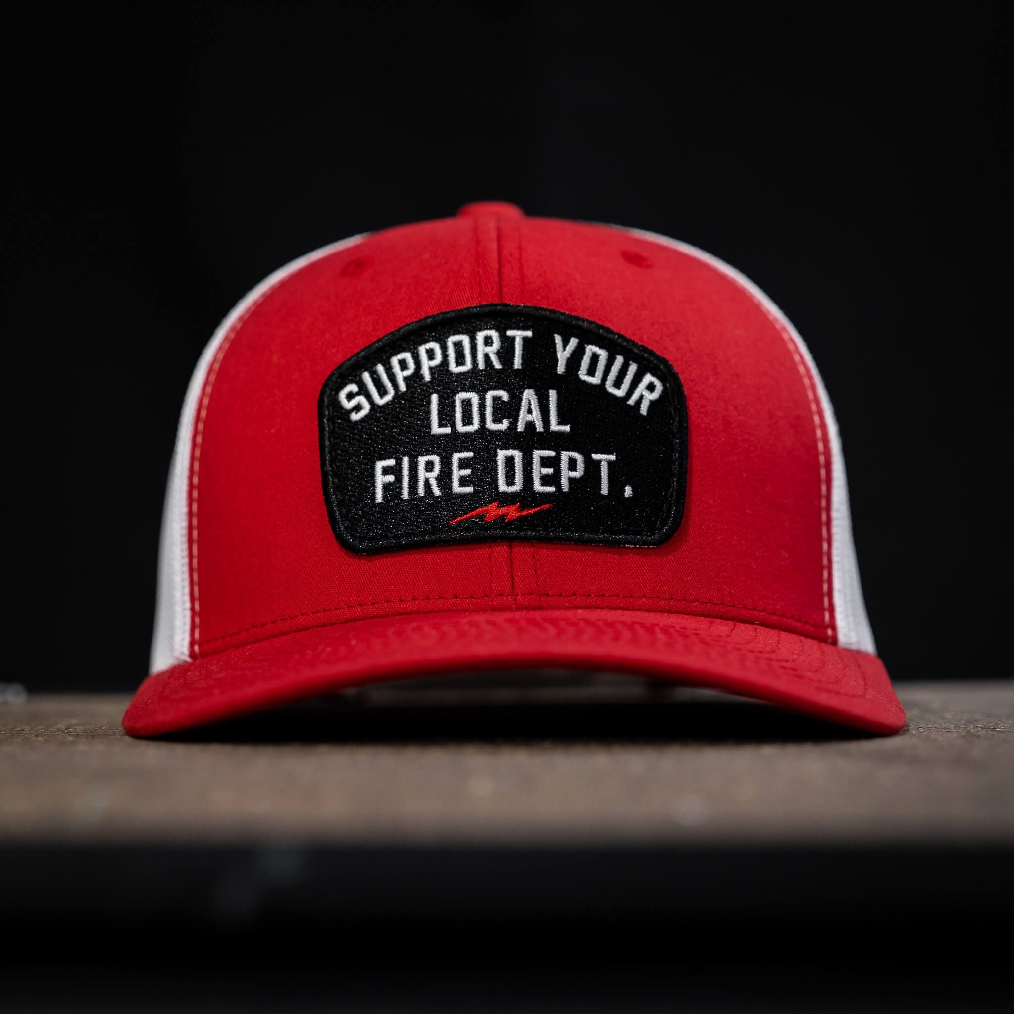 Unterstützen Sie Ihre örtliche Feuerwehr. Snapback-Mütze mit Aufnäher