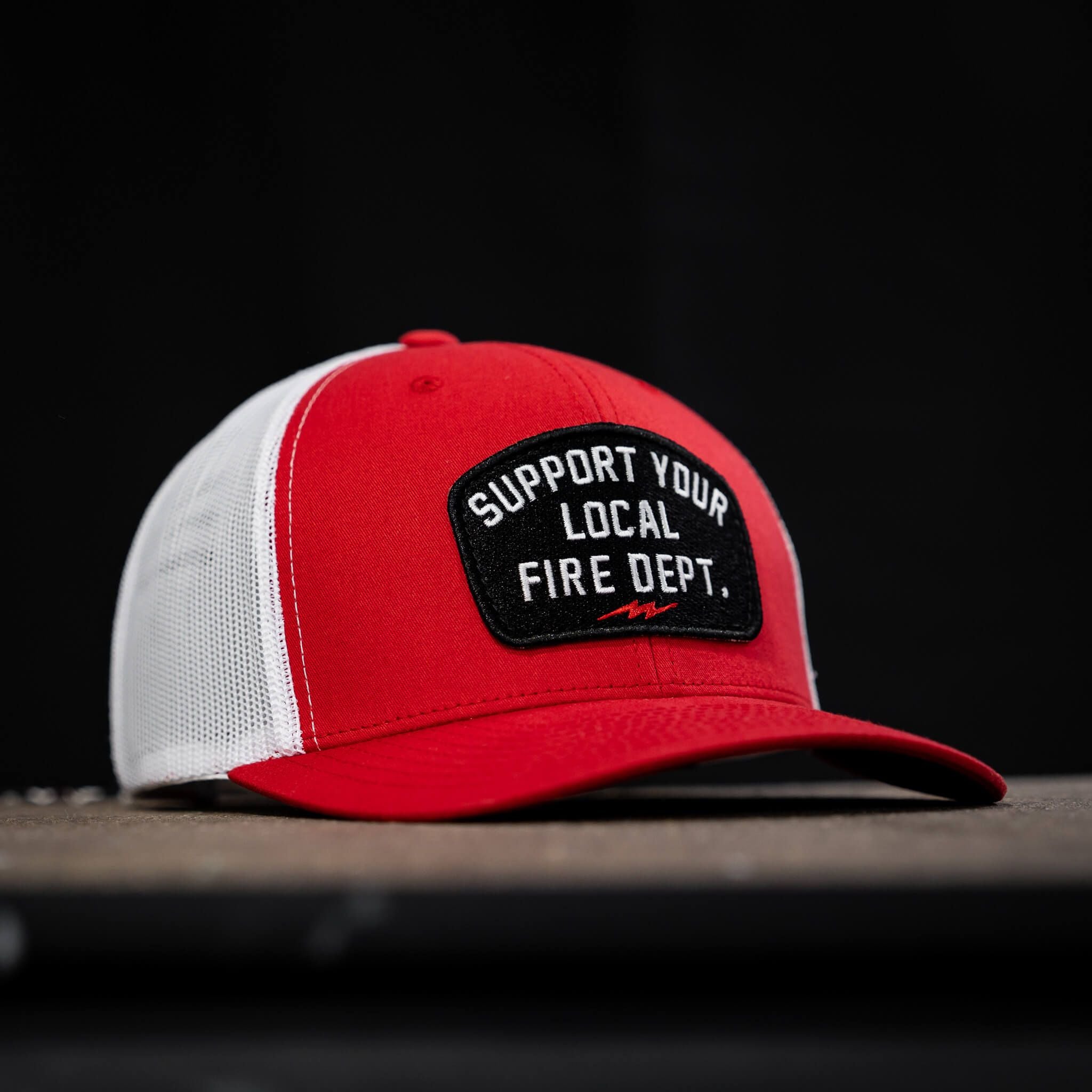 Unterstützen Sie Ihre örtliche Feuerwehr. Snapback-Mütze mit Aufnäher