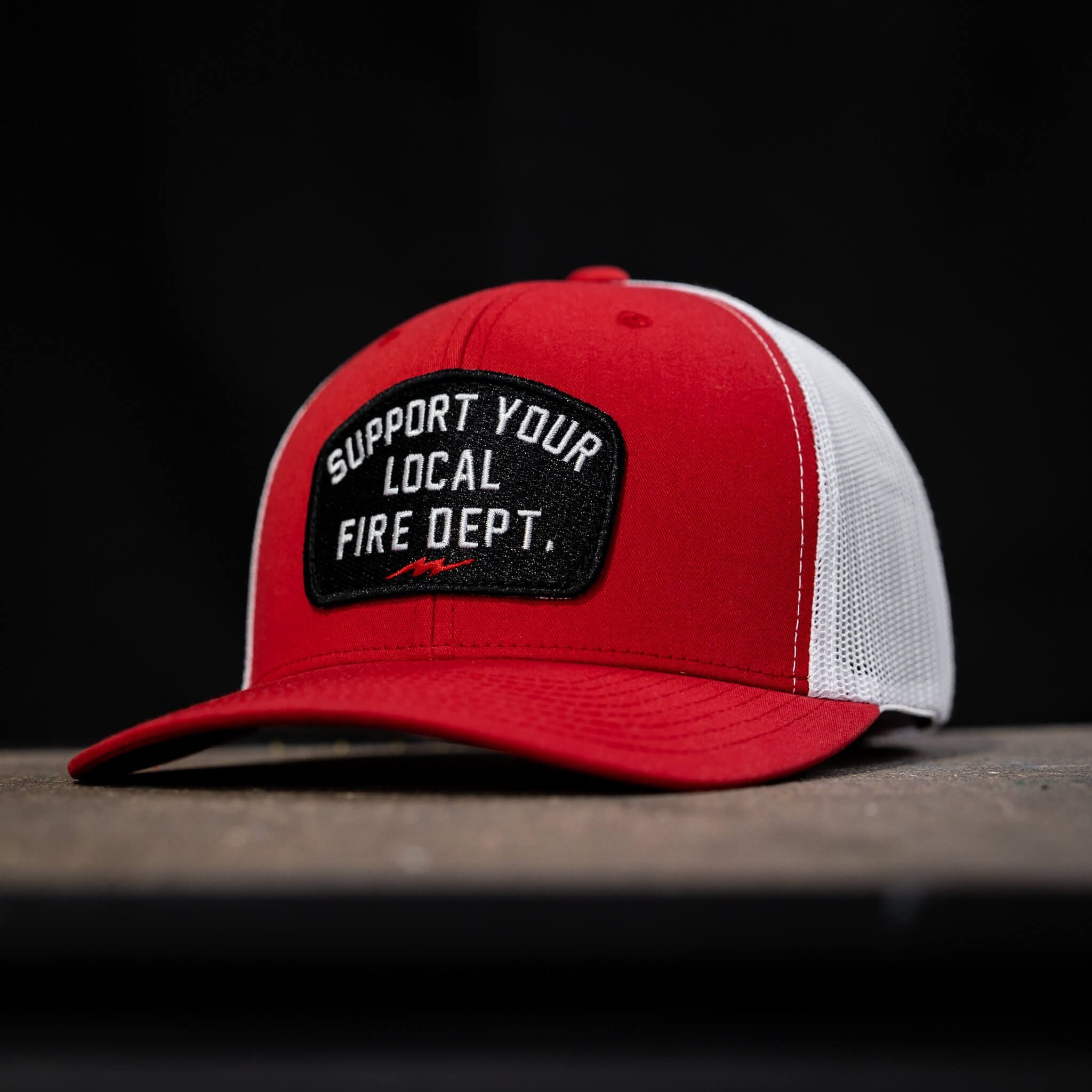 Unterstützen Sie Ihre örtliche Feuerwehr. Snapback-Mütze mit Aufnäher