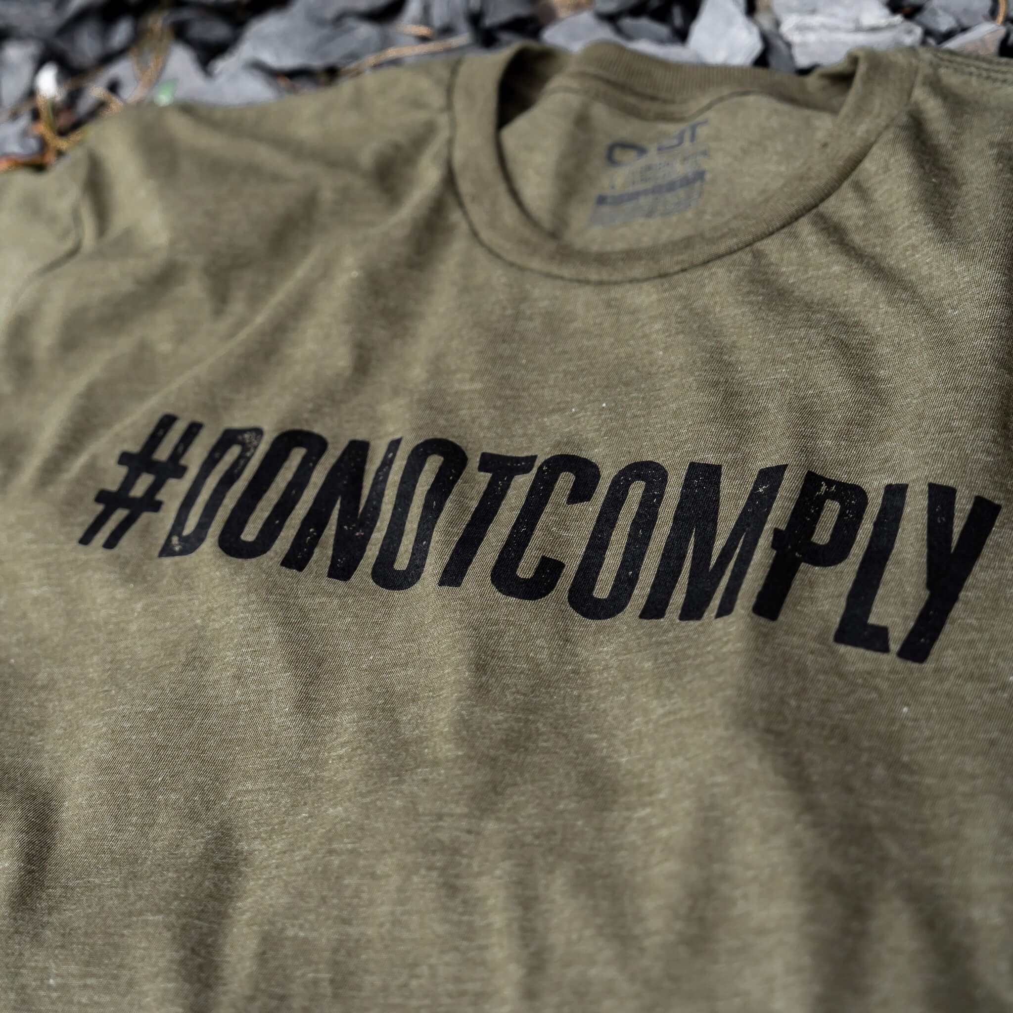 Herren-T-Shirt "Do Not Comply"