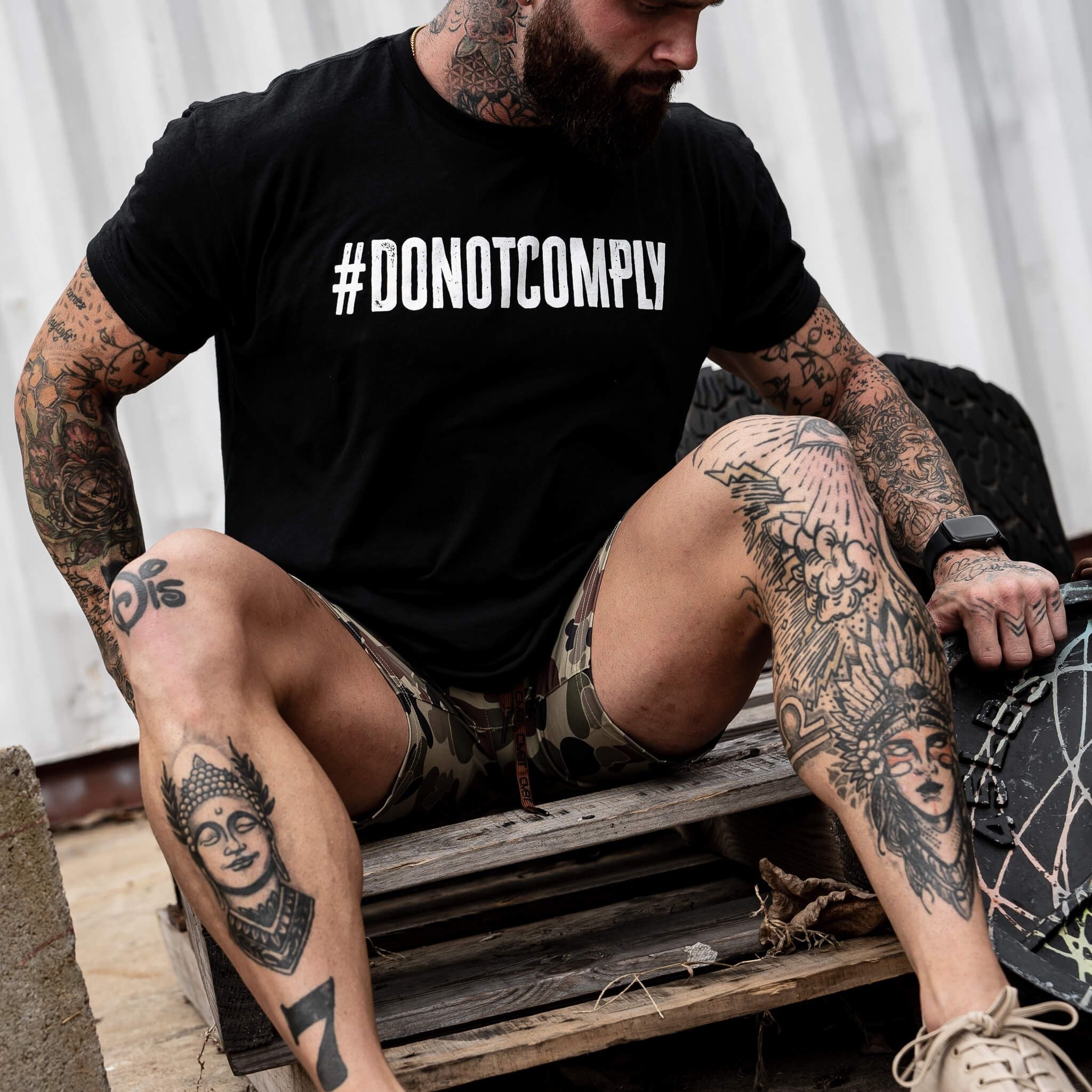Herren-T-Shirt "Do Not Comply"