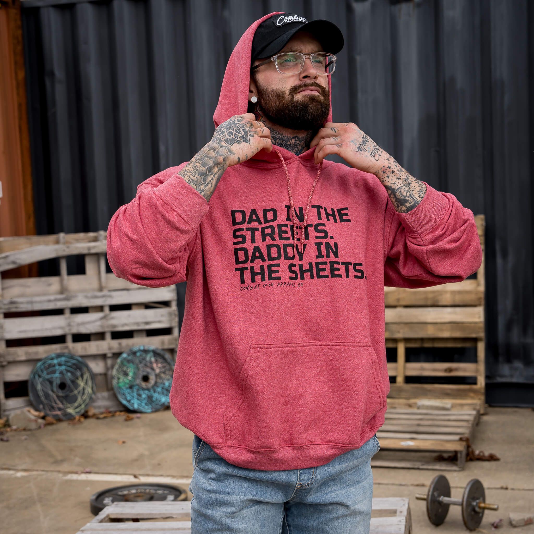 Im Alltag Papa. Im Bett Daddy. Herren Hoodie