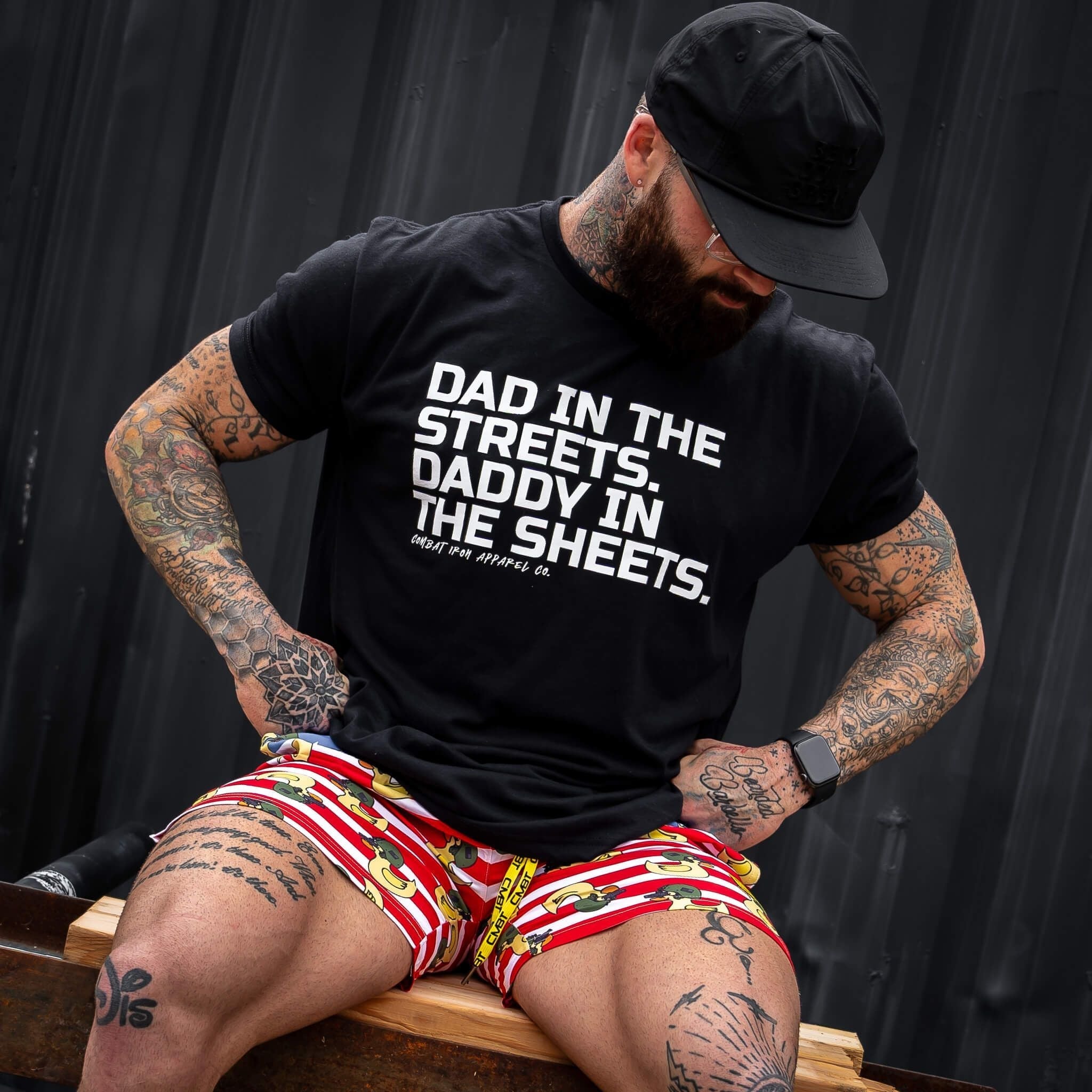 Vater auf der Straße. Papa im Bett. Herren T-Shirt