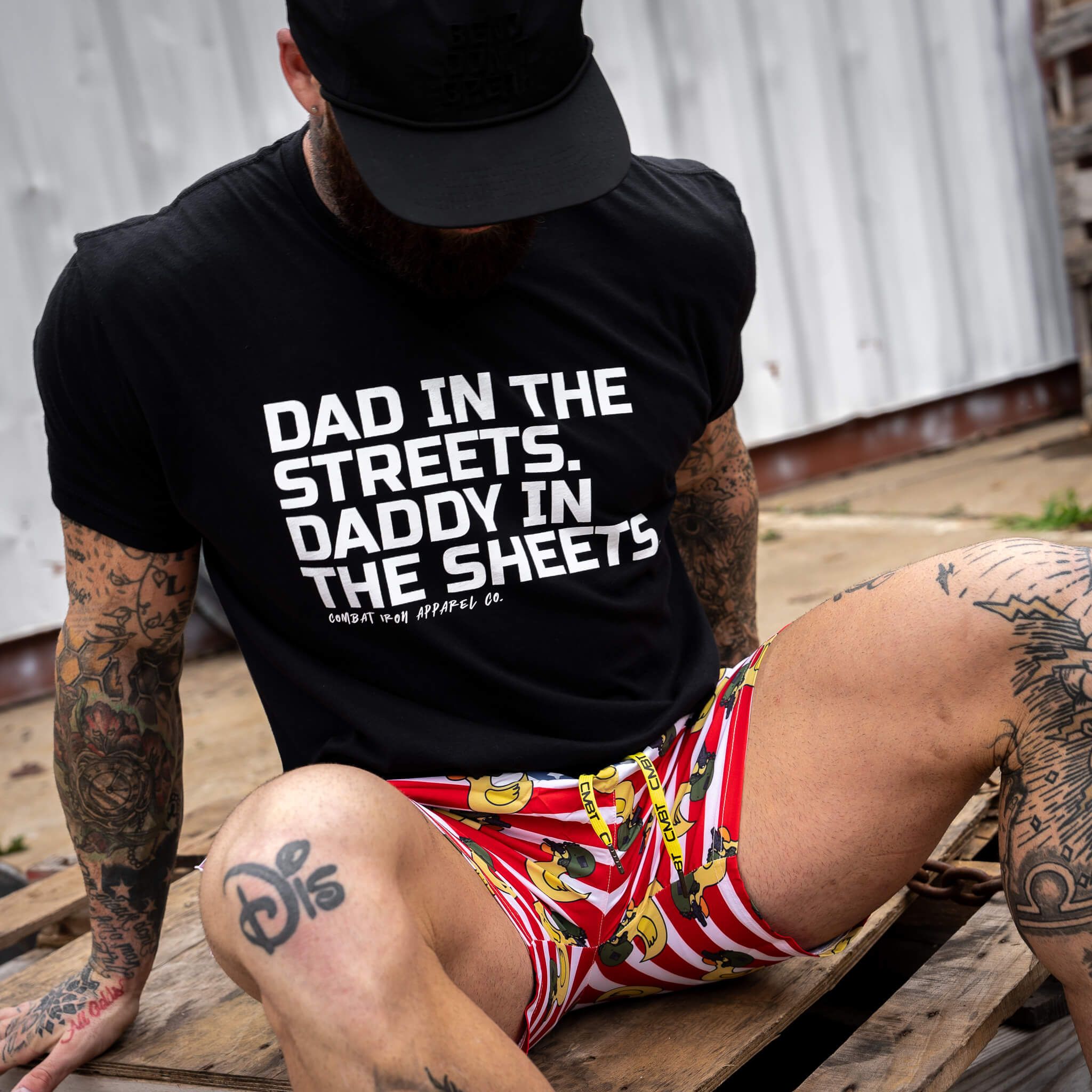 Vater auf der Straße. Papa im Bett. Herren T-Shirt