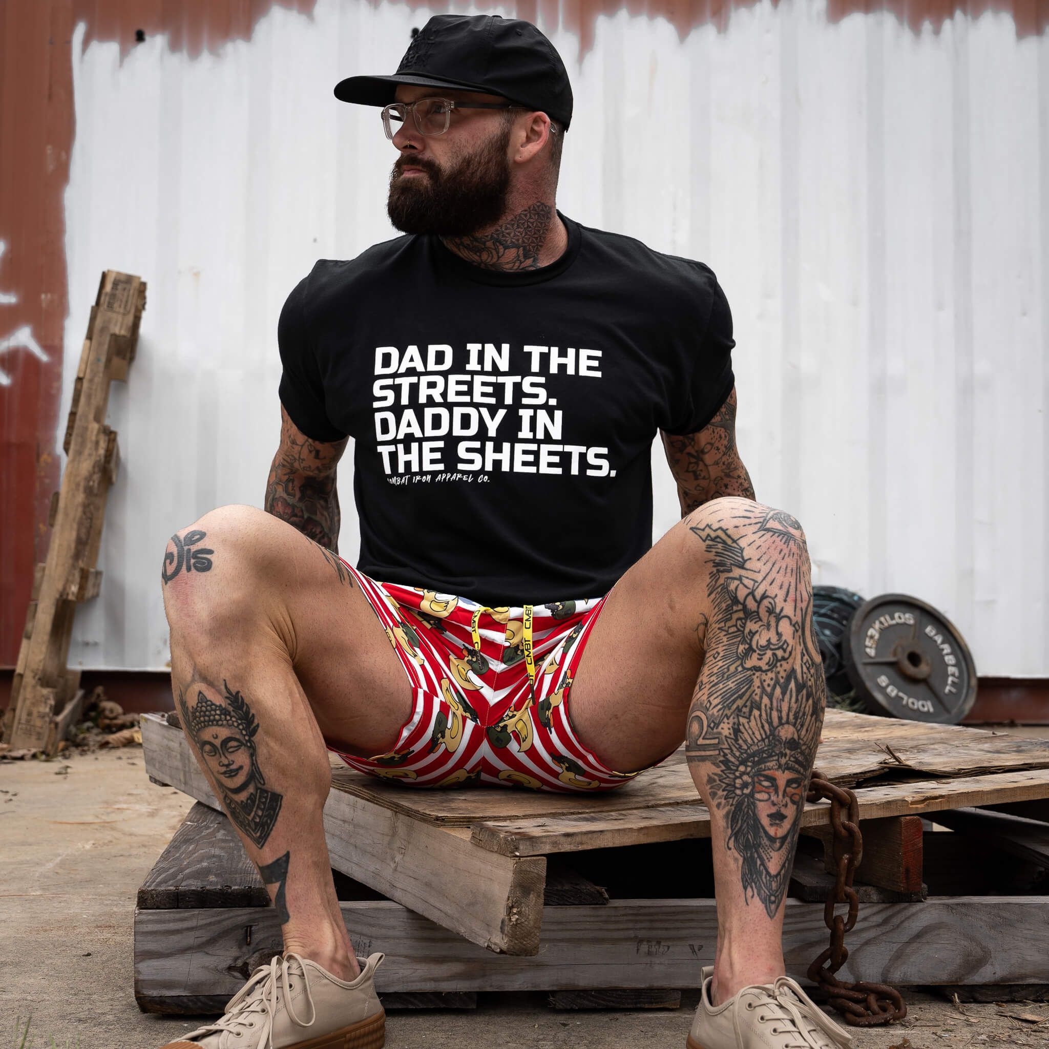 Vater auf der Straße. Papa im Bett. Herren T-Shirt