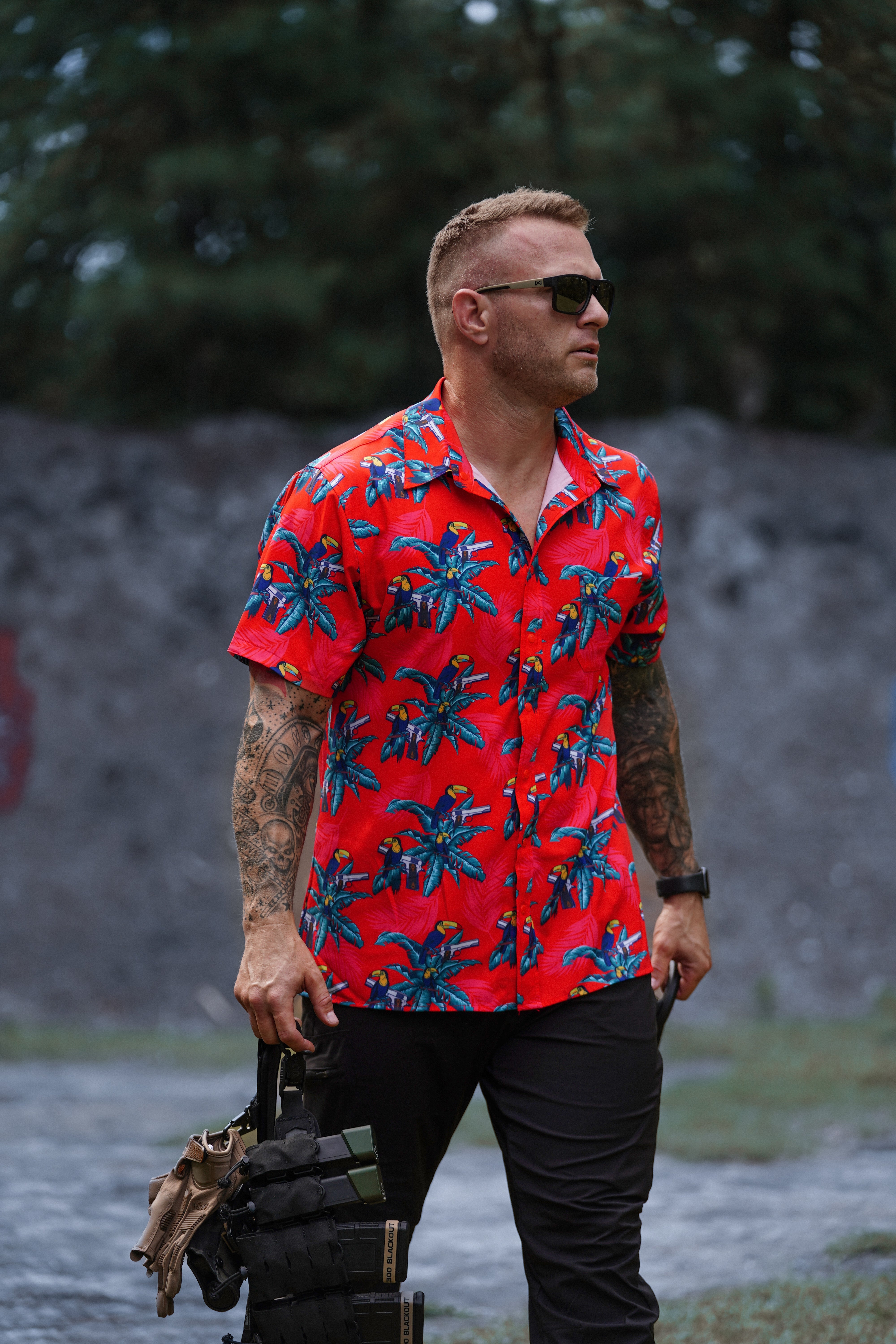 Camisa con botones mortales de tucán