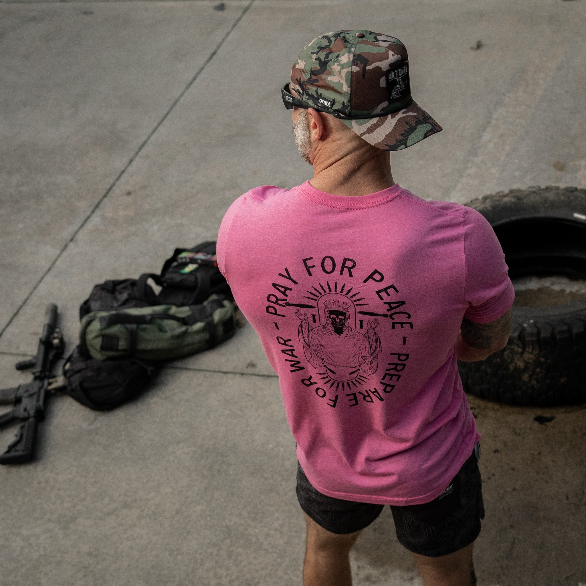 Bete Für Frieden. Bereite Dich Auf Krieg Vor. Herren T-Shirt