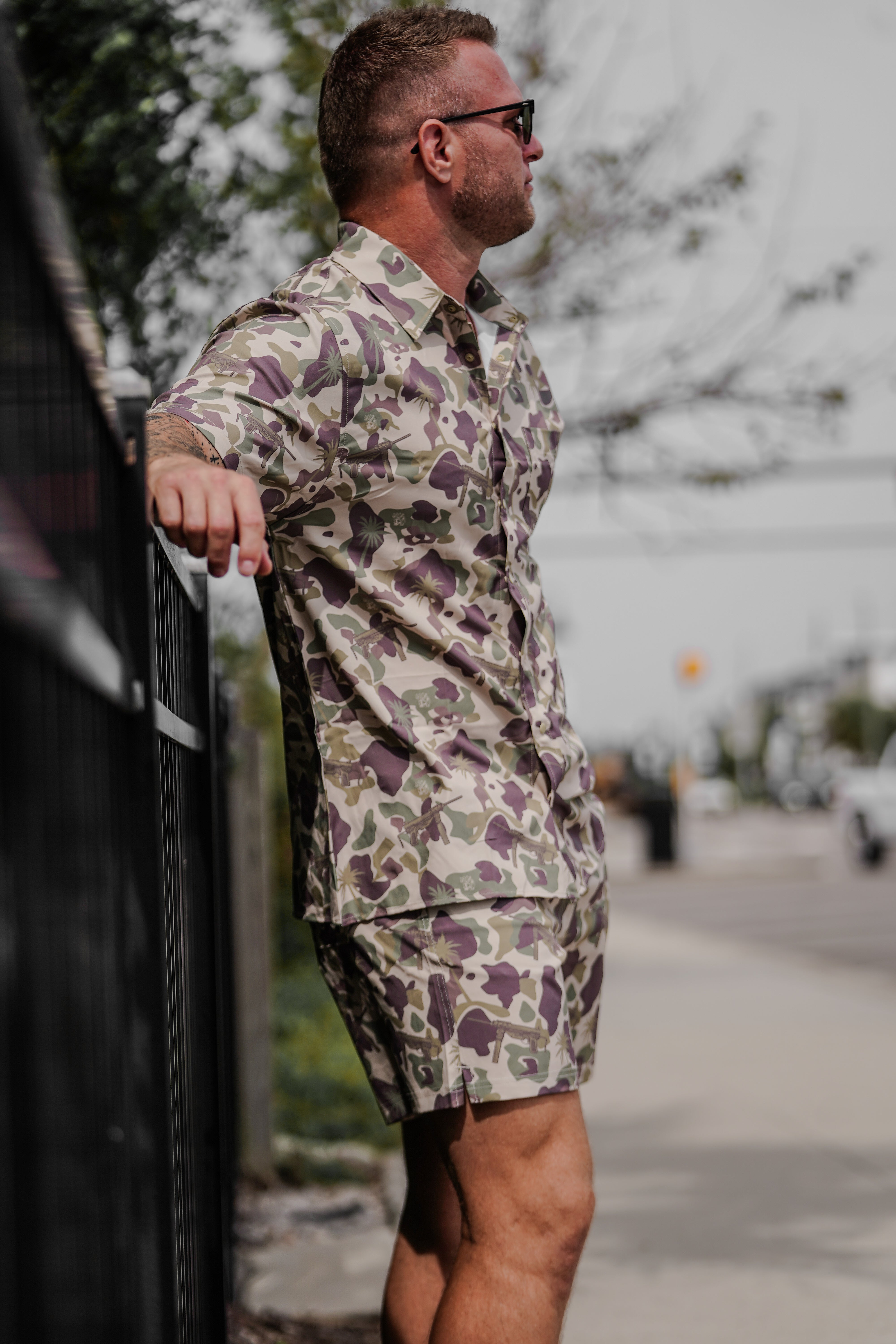 Camisa con botones de rana tropical