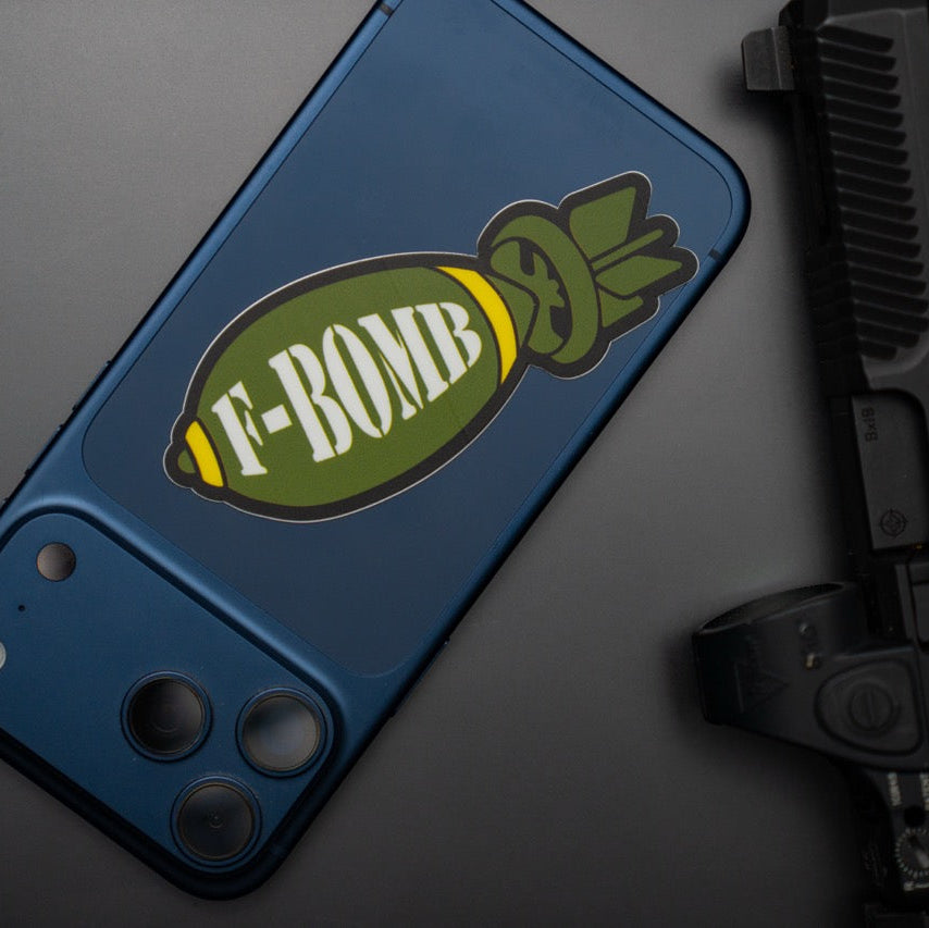 Pegatina con la bomba F