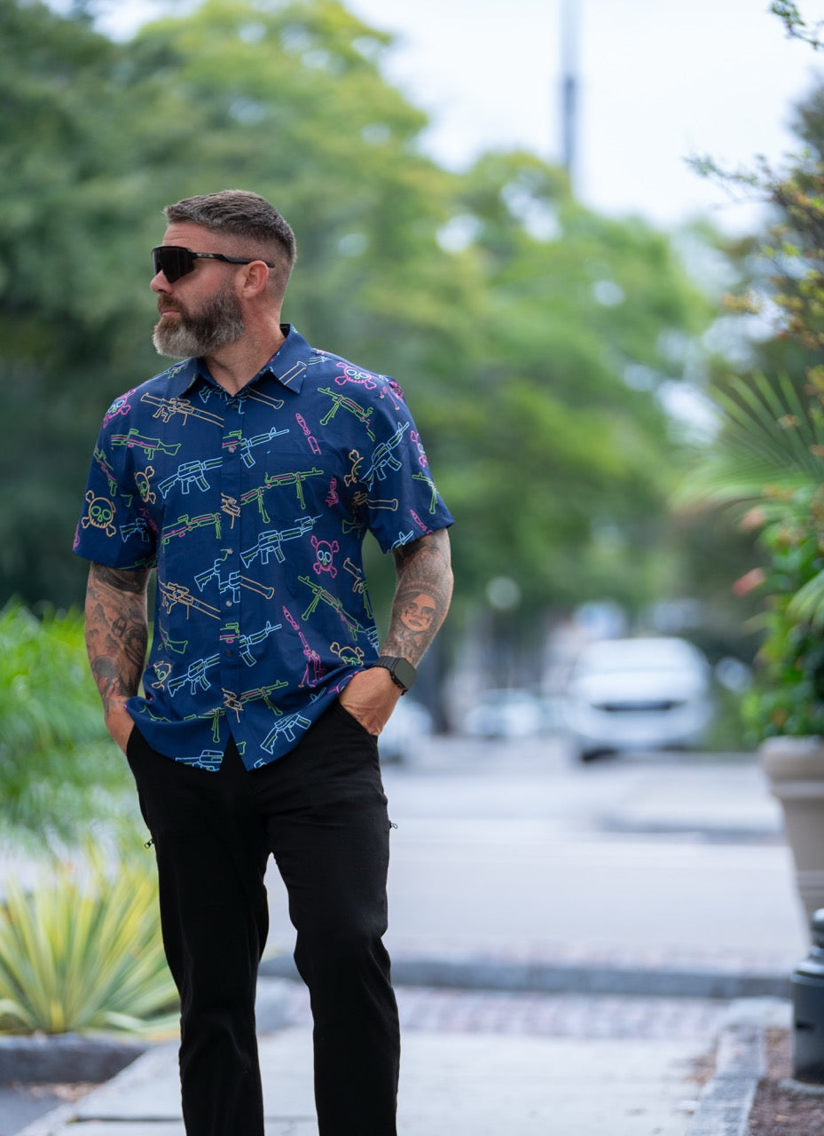 Camisa con botones de luces de neón y tiroteos