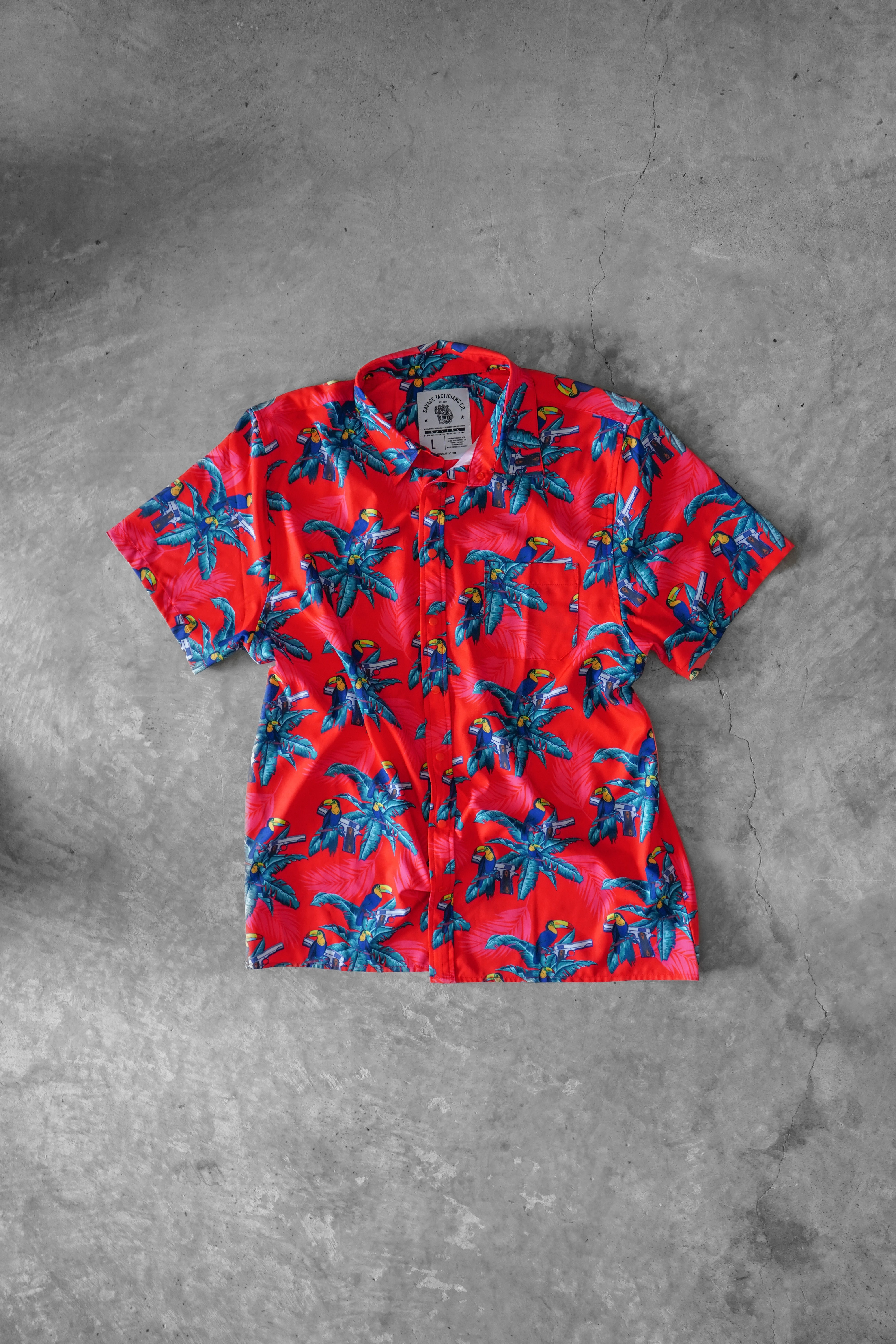 Camisa con botones mortales de tucán