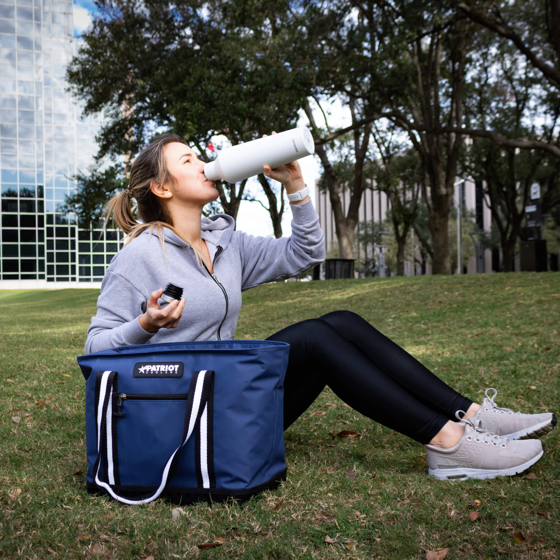INSULATED TOTE COOLER