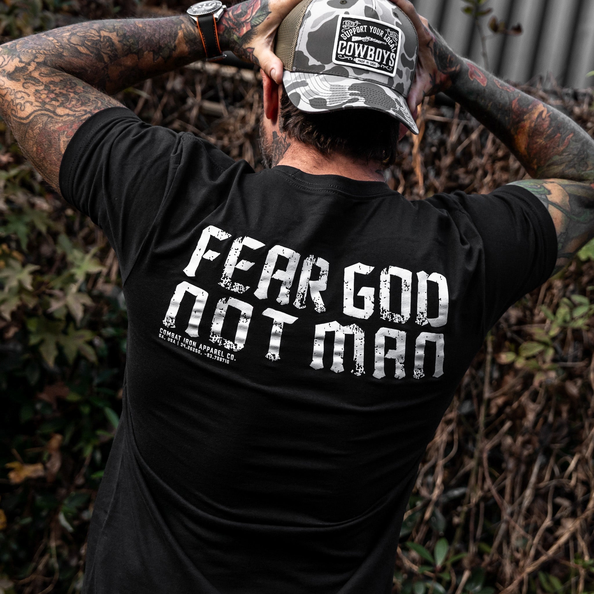 Fürchte Gott, nicht Menschen Herren T-Shirt