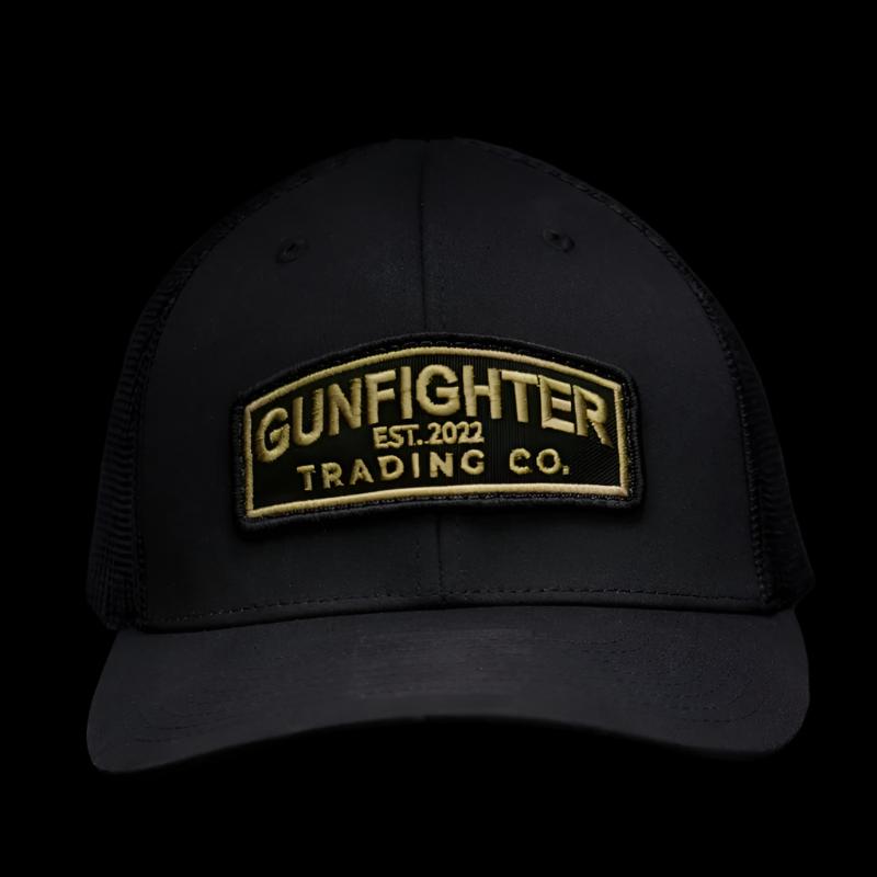GORRA DE CAMIONERO CON PARCHE DE PISTOLERO
