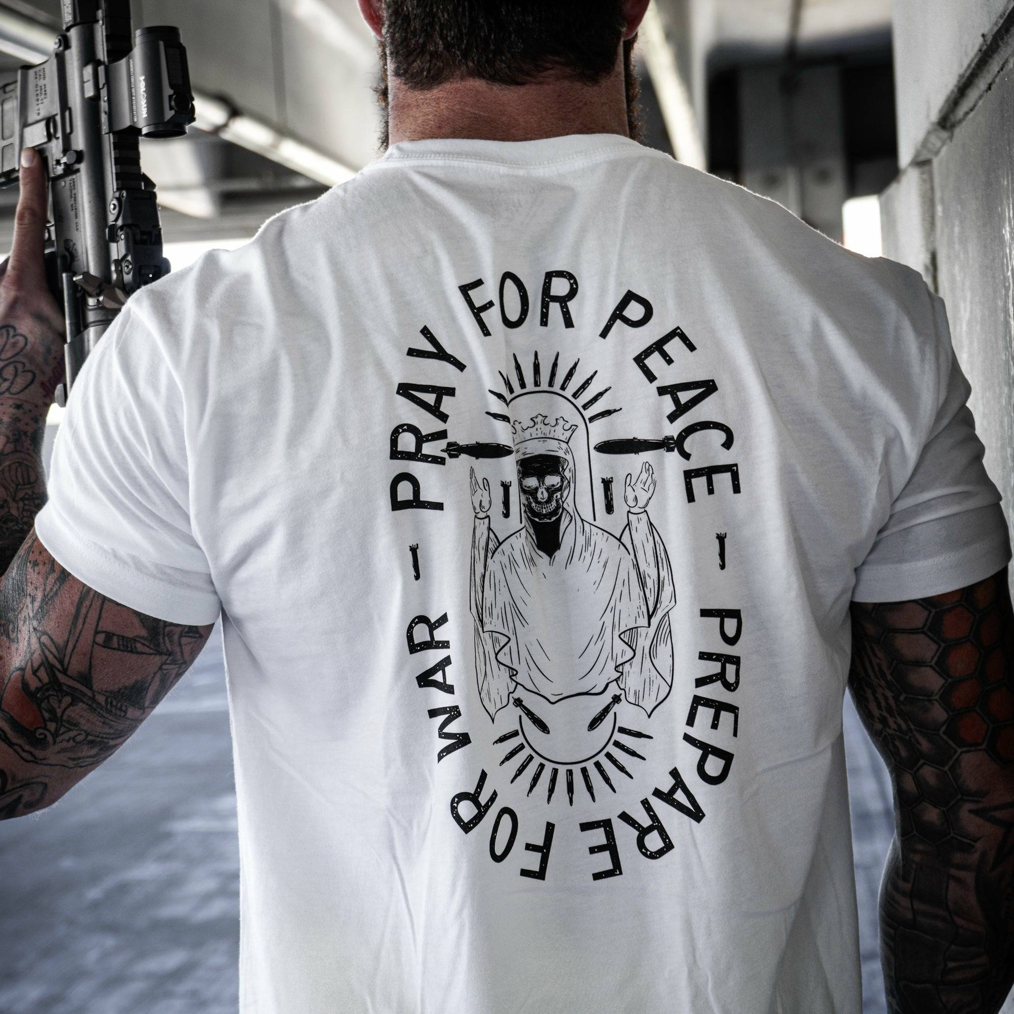 Bete Für Frieden. Bereite Dich Auf Krieg Vor. Herren T-Shirt