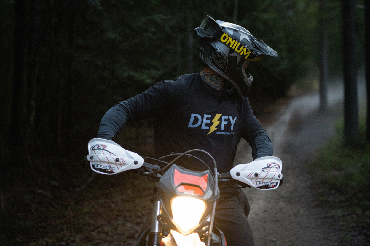 DEFY CONFORMITY BOLT TEE