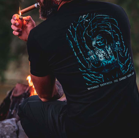 CAMISETA DE GUNFIGHTER X SAVAGE TACTICIANS