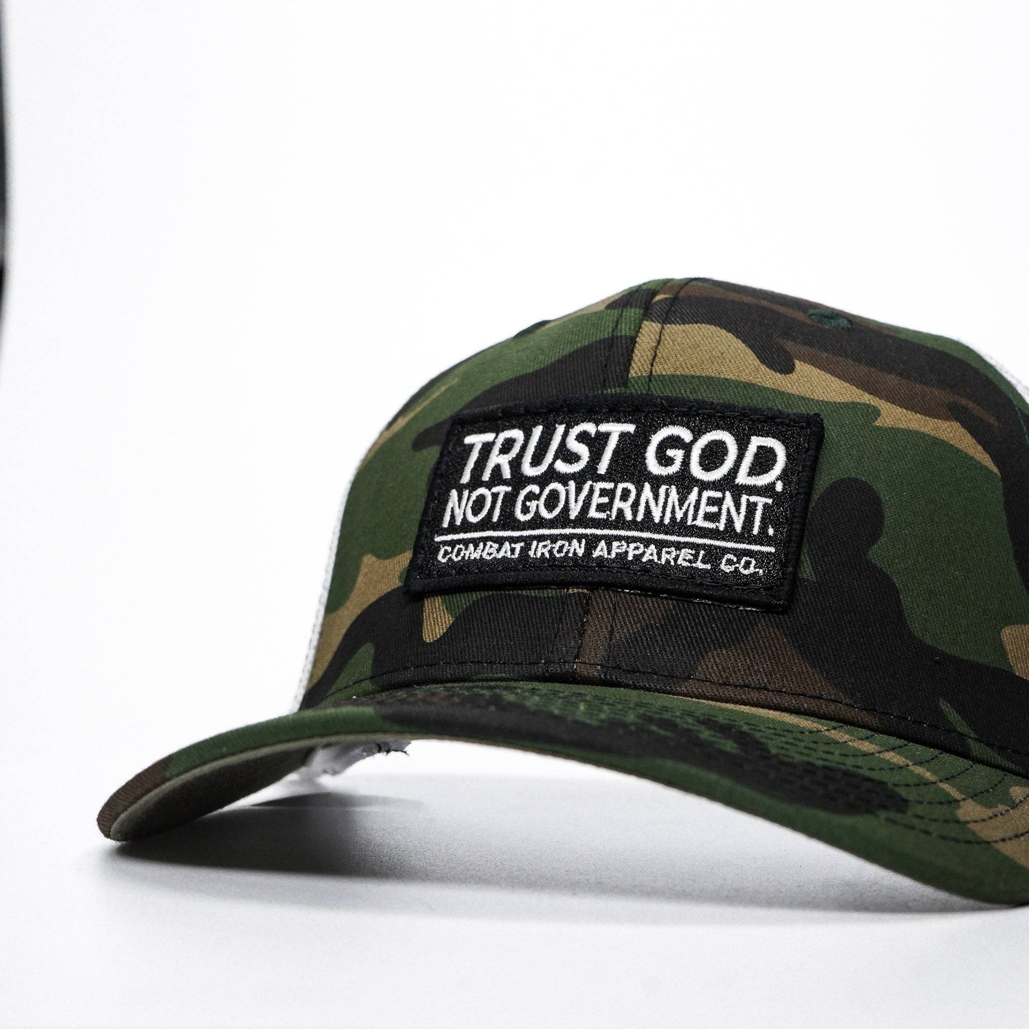 Vertraue Gott. Nicht der Regierung. Mid-Profile Mesh Snapback