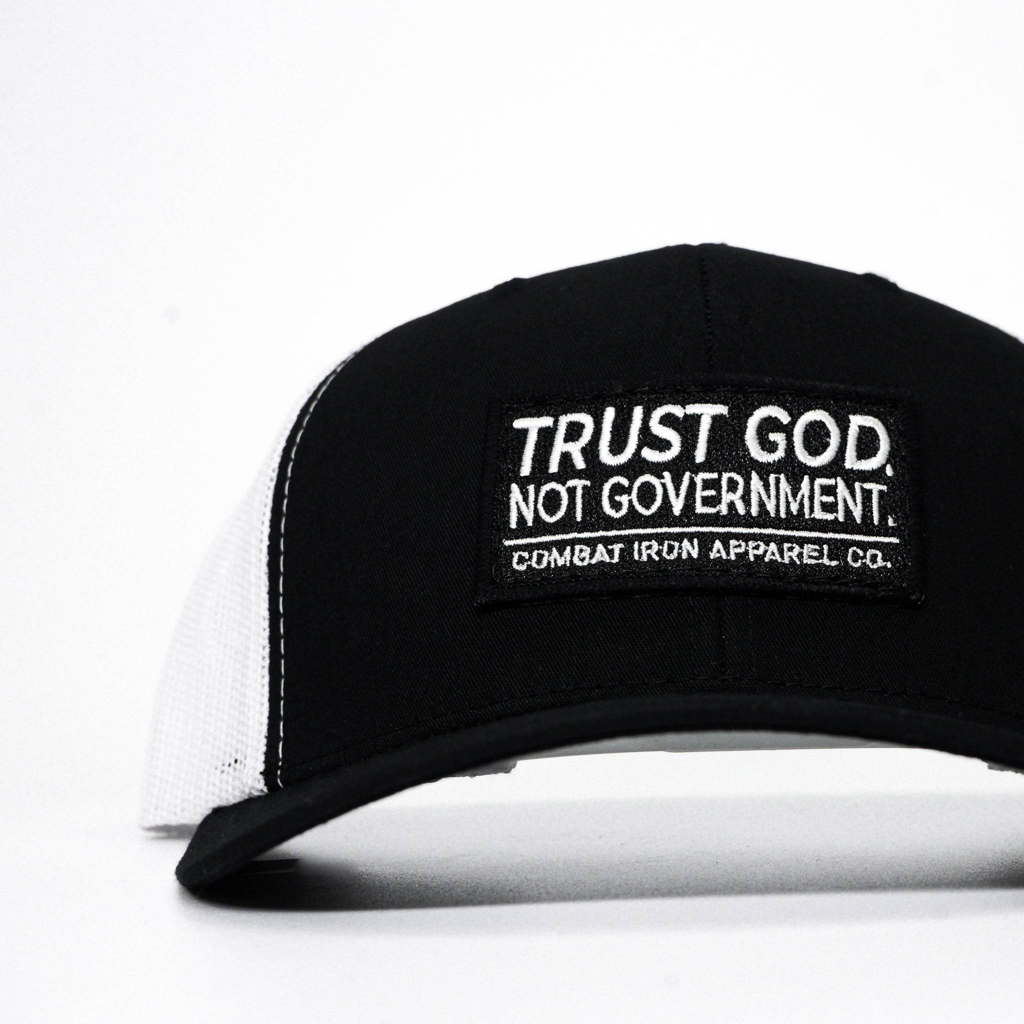 Vertraue Gott. Nicht der Regierung. Mid-Profile Mesh Snapback