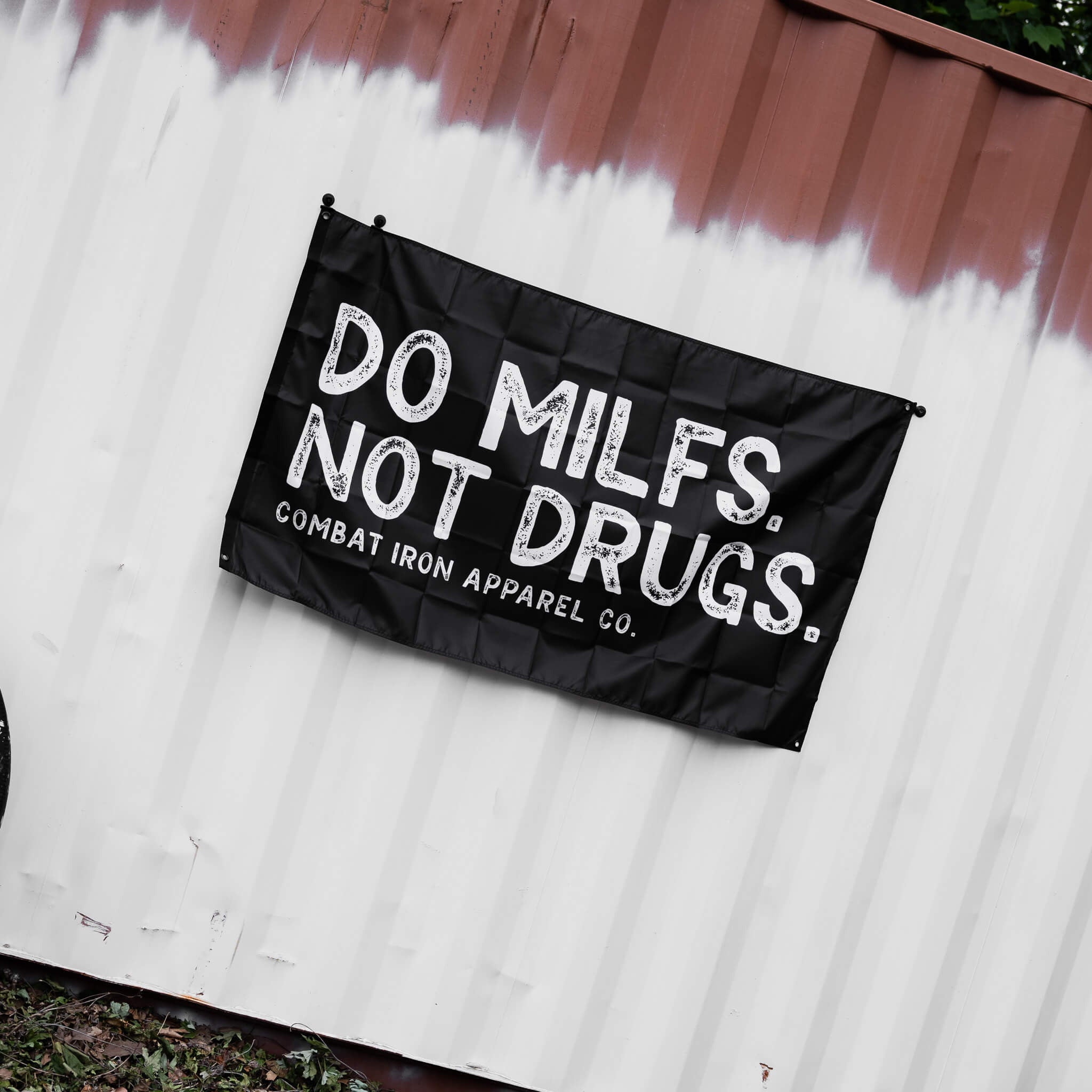 DO MILFS. NOT DRUGS. 3' X 5' Wall Flag