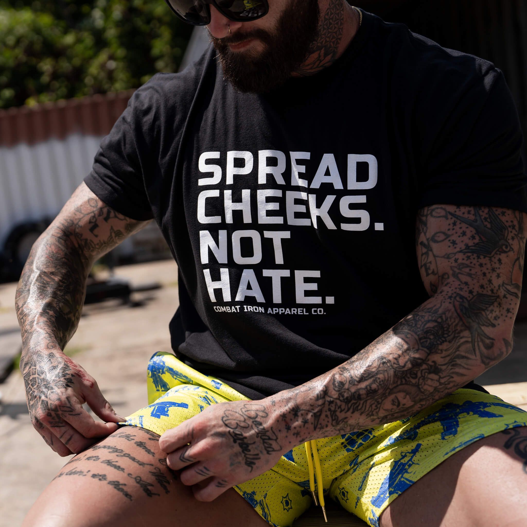Backen auseinander. Nicht Hass. Herren-T-Shirt