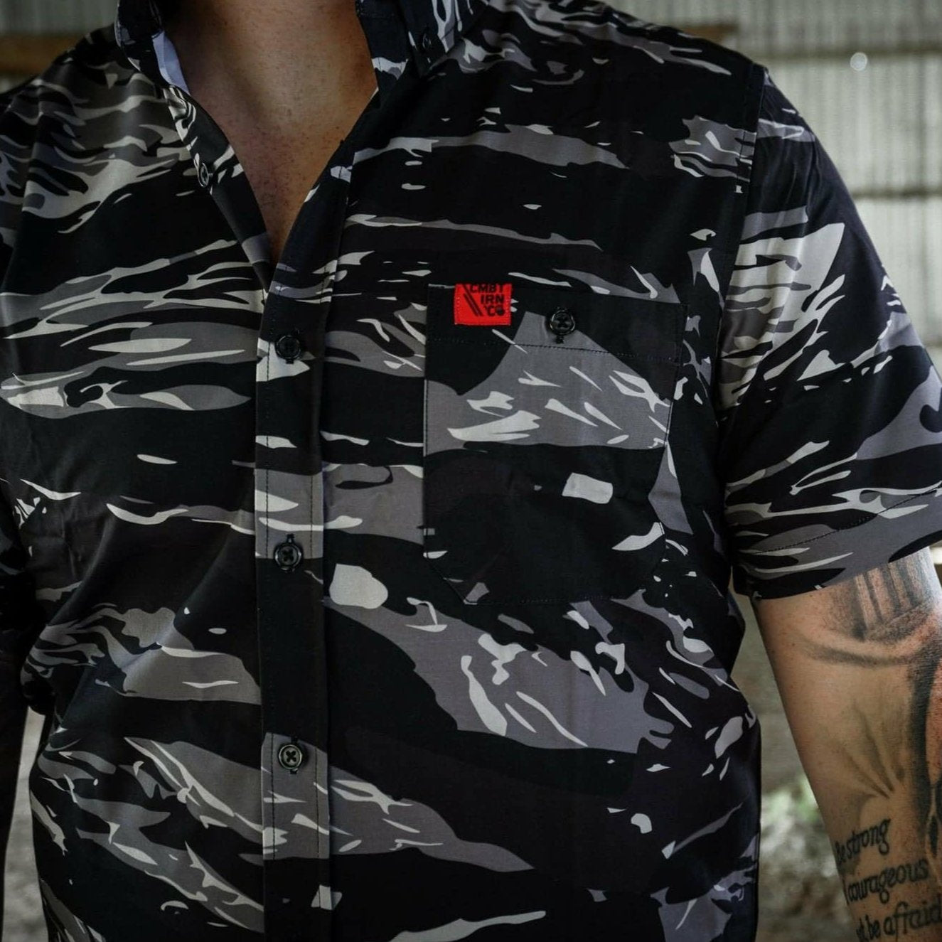 LIGHT WEIGHT BUTTON UP SHORT SLEEVE