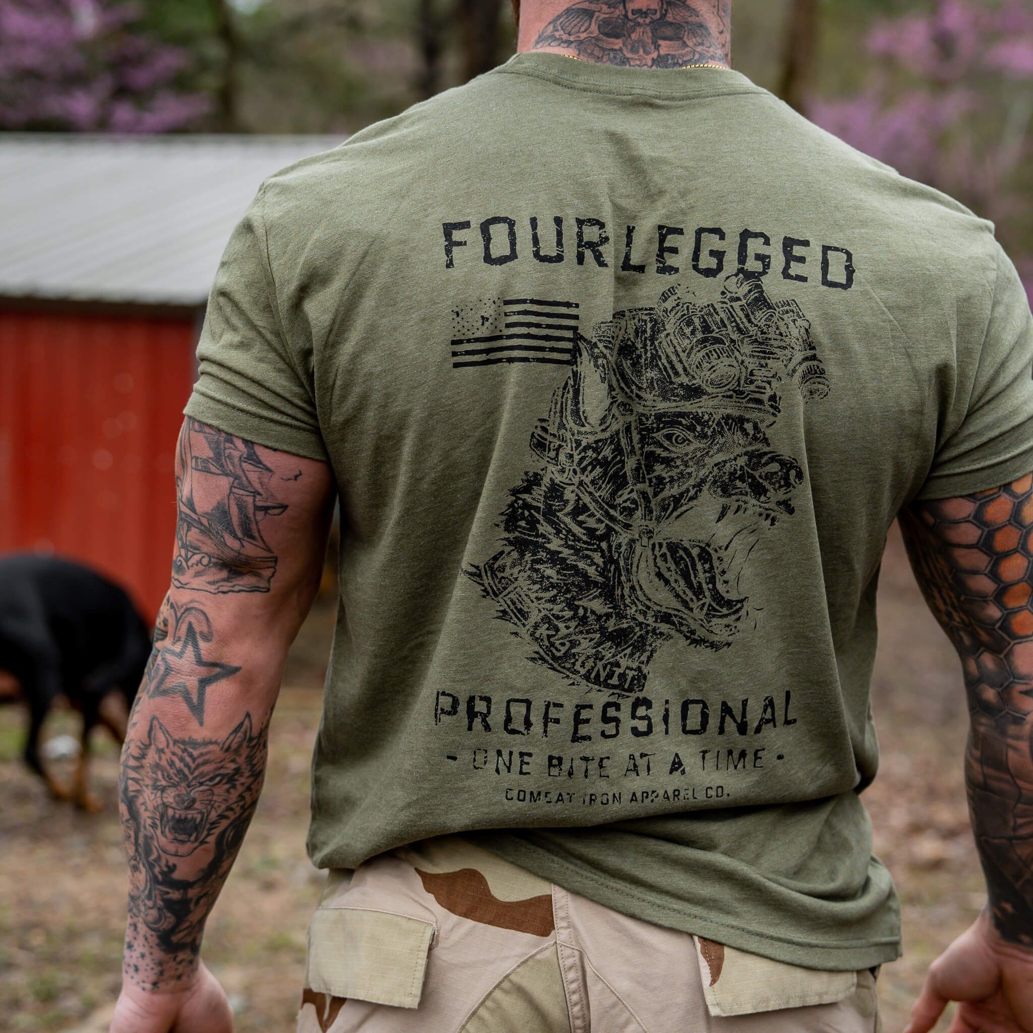 FOUR LEGGED PROFESSIONAL K9 DOG TRAINING MEN’S T-SHIRT