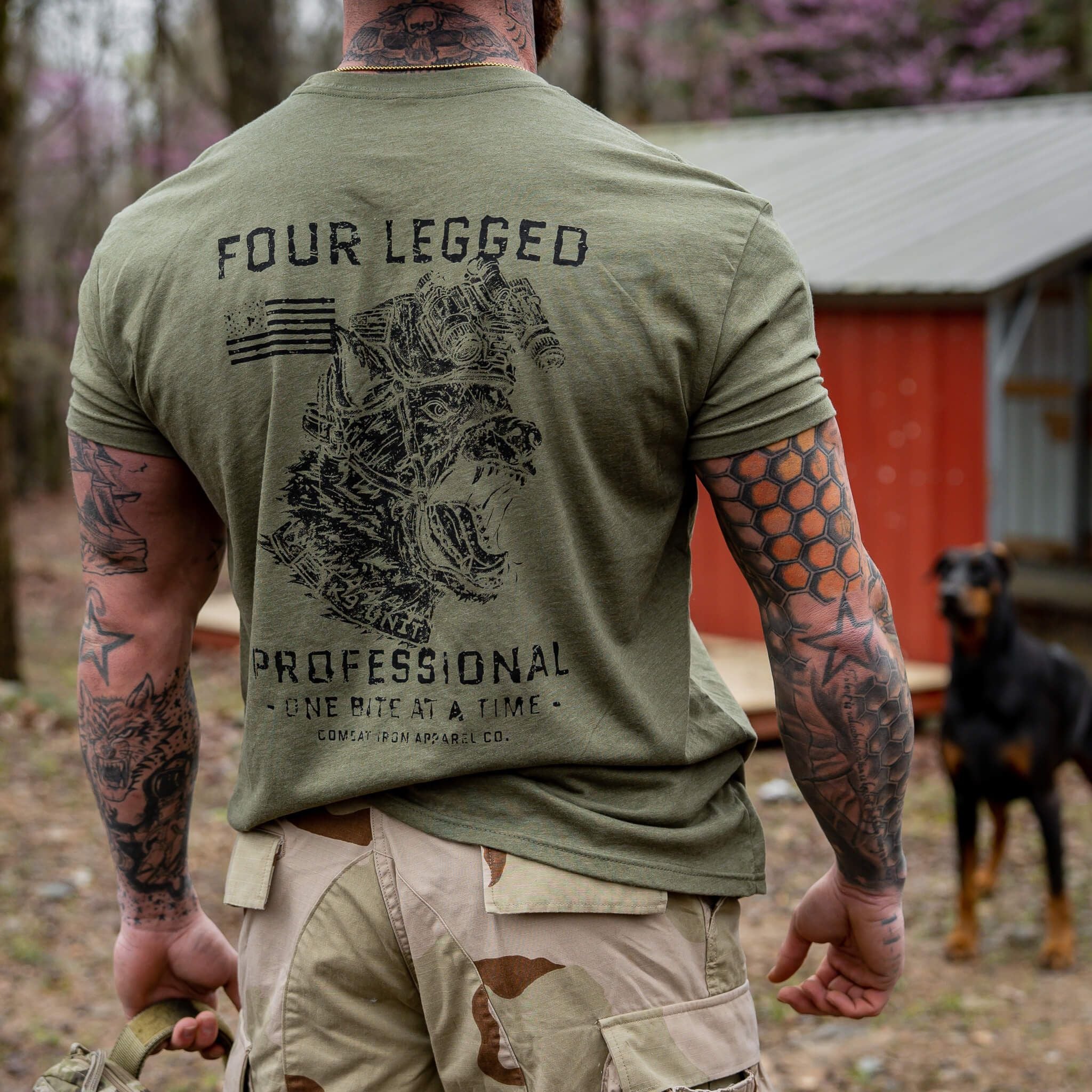 FOUR LEGGED PROFESSIONAL K9 DOG TRAINING MEN’S T-SHIRT