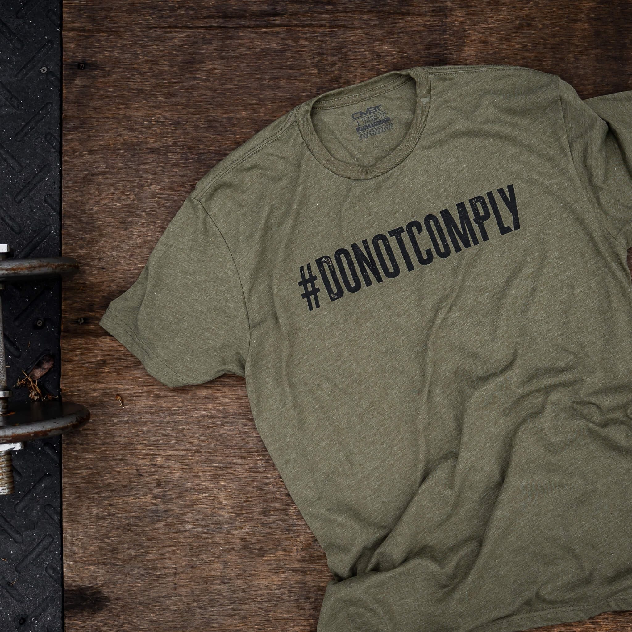 Herren-T-Shirt "Do Not Comply"