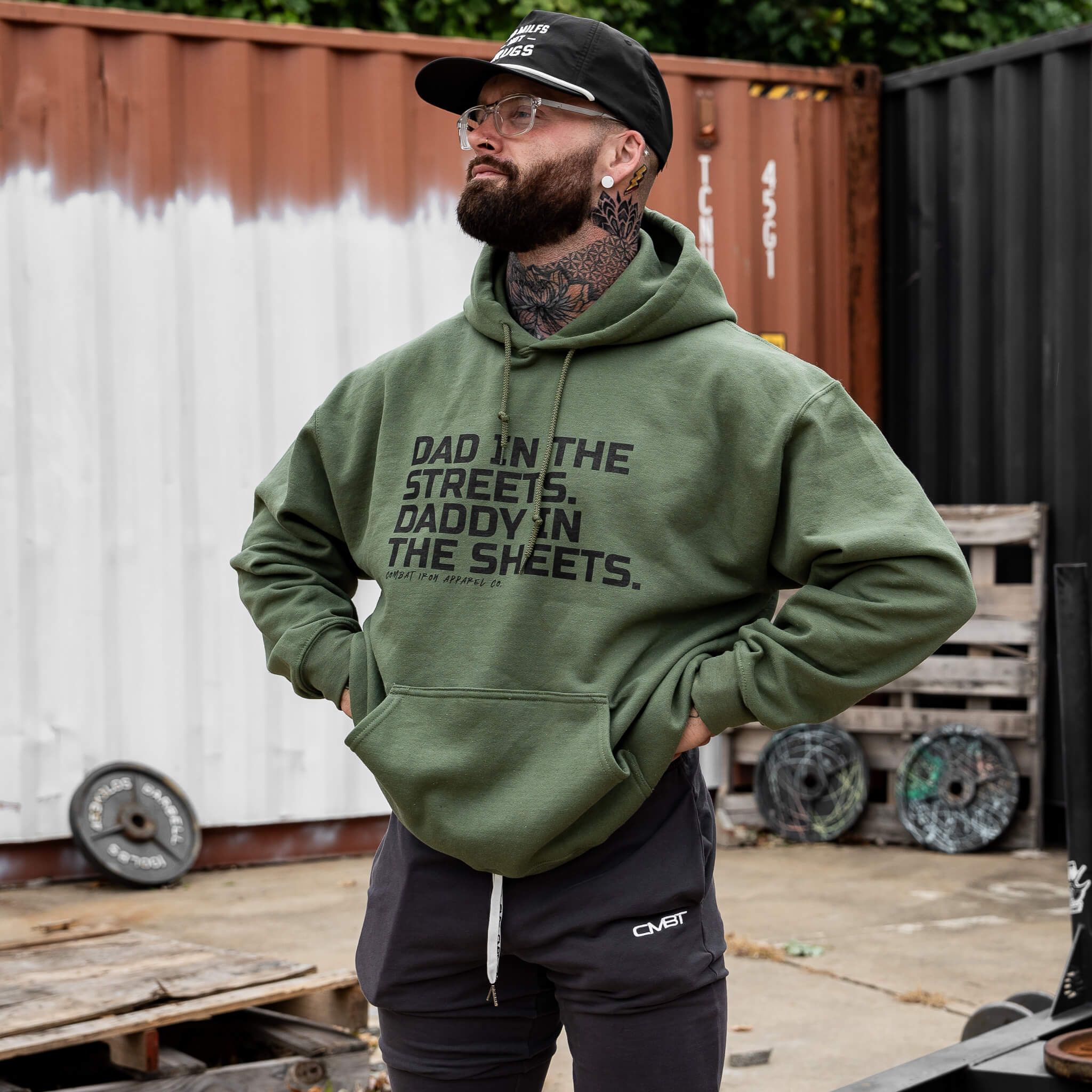 Im Alltag Papa. Im Bett Daddy. Herren Hoodie