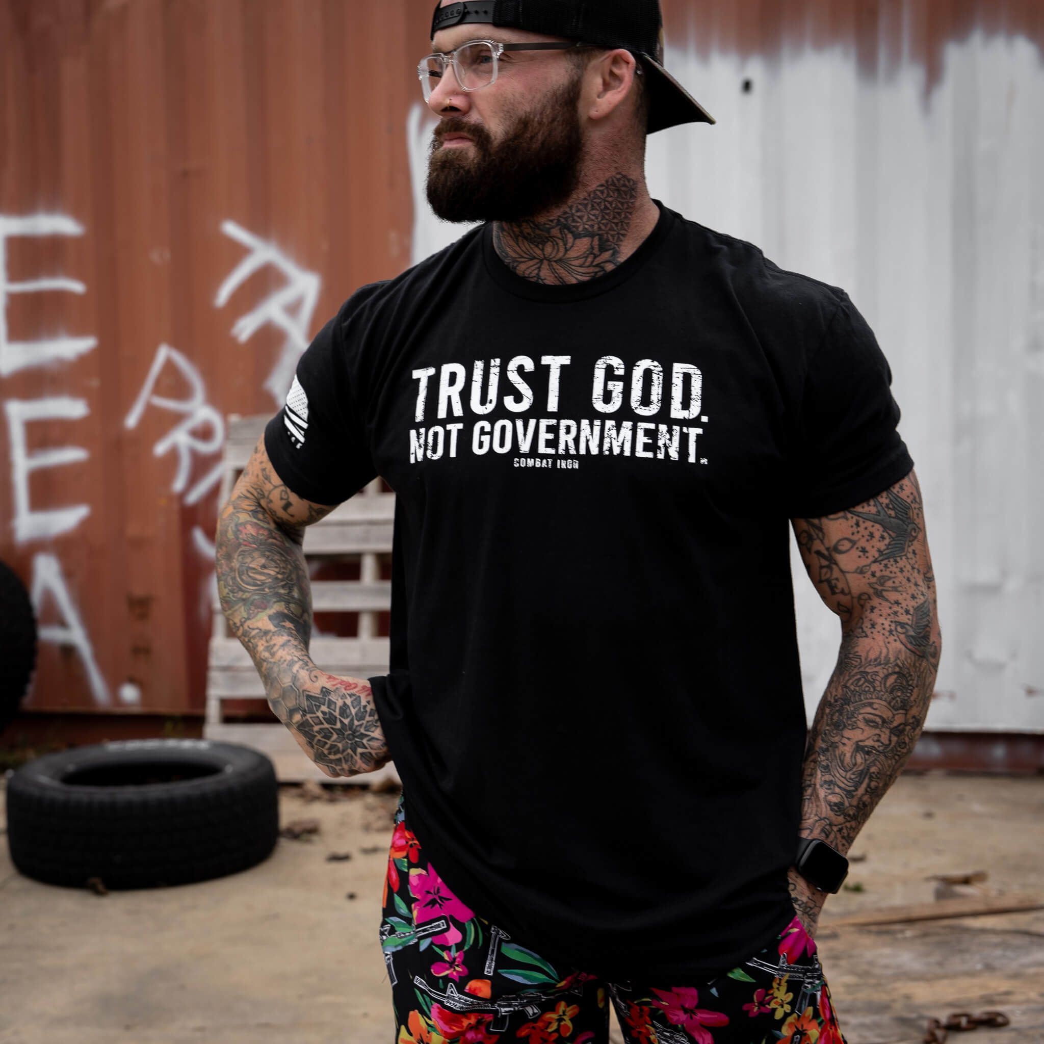 Vertraue Gott. Nicht der Regierung. Herren T-Shirt