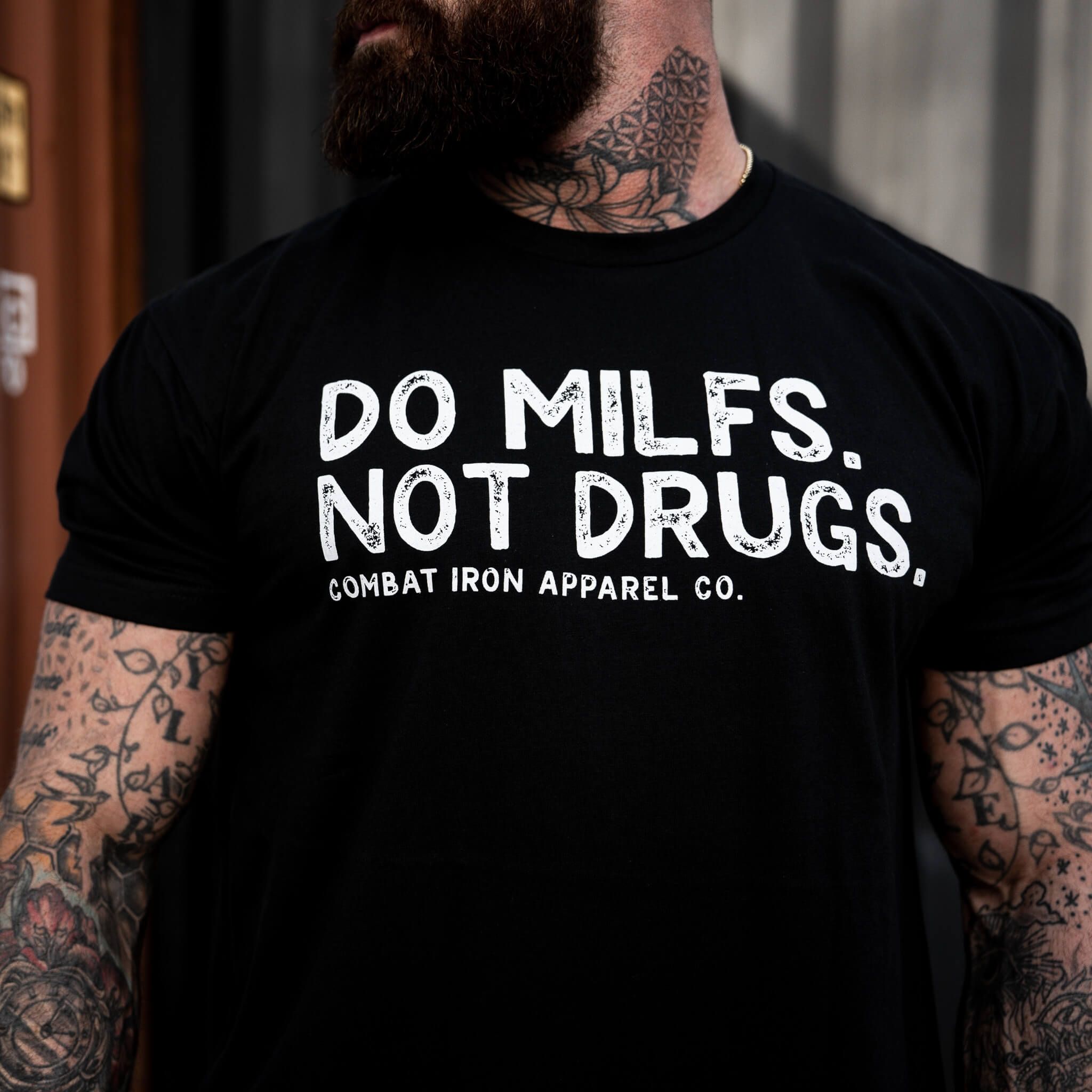 Do Milfs. Not Drugs. Männer T-Shirt