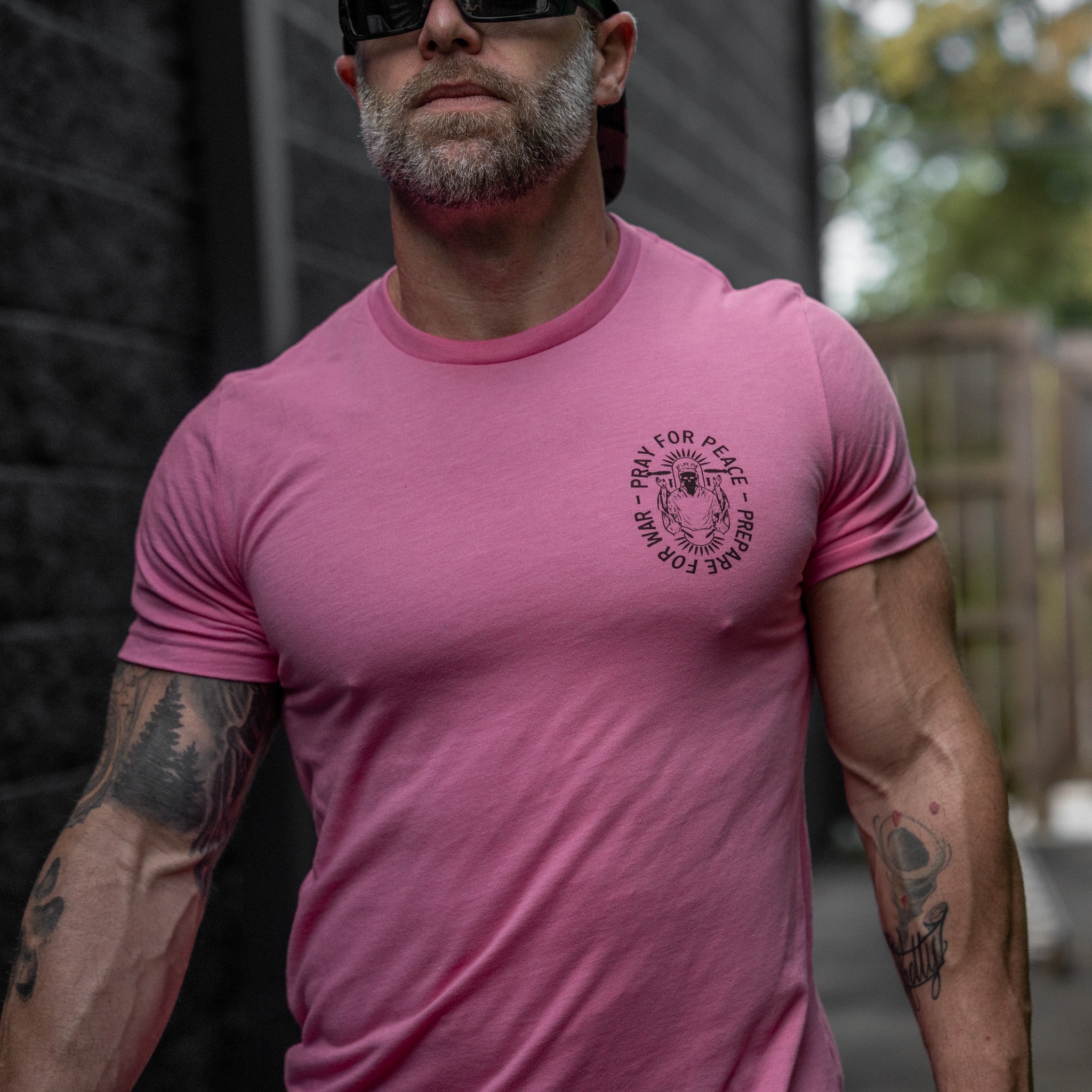 Bete Für Frieden. Bereite Dich Auf Krieg Vor. Herren T-Shirt
