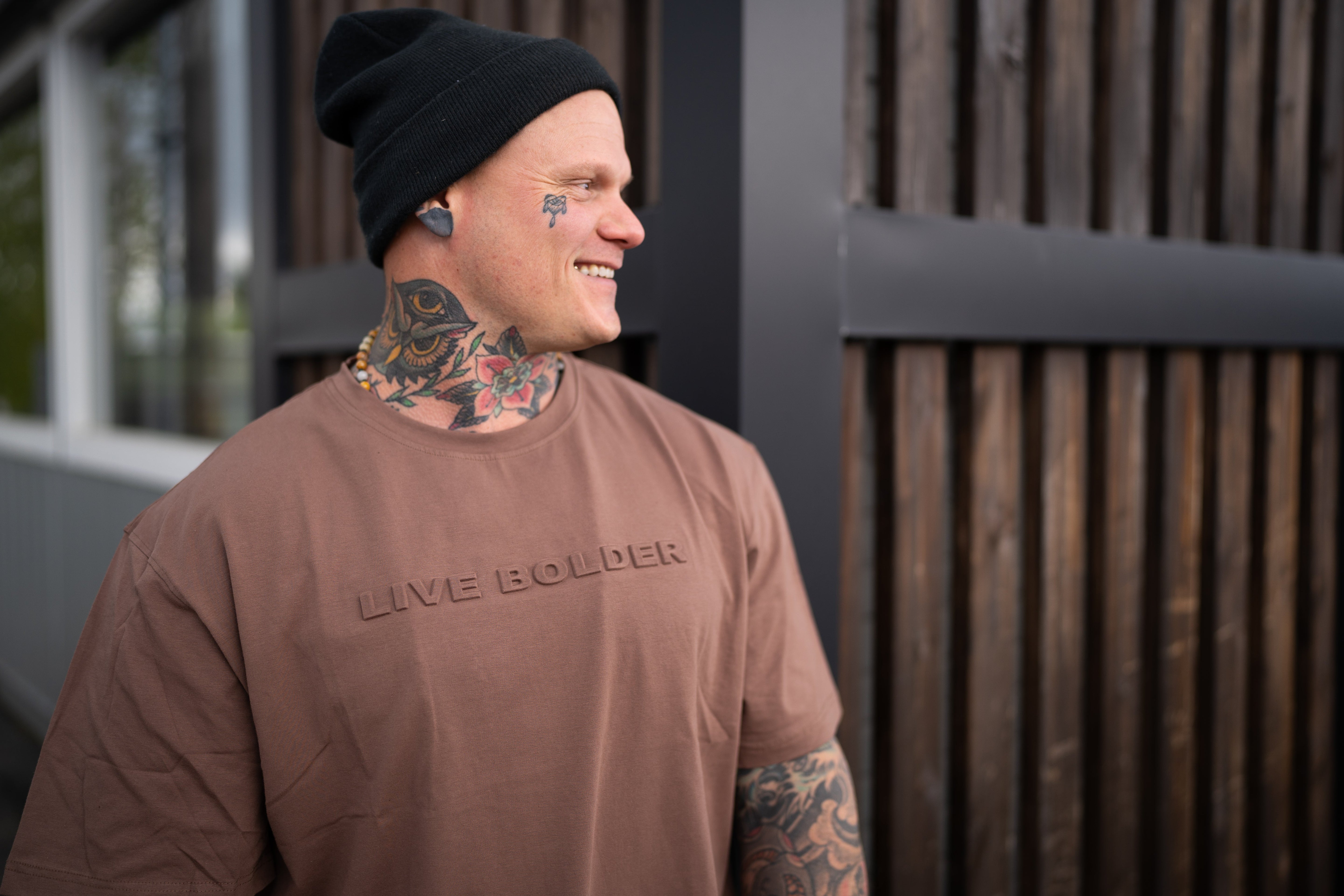 LIVE BOLDER BOXY TEE - BROWN