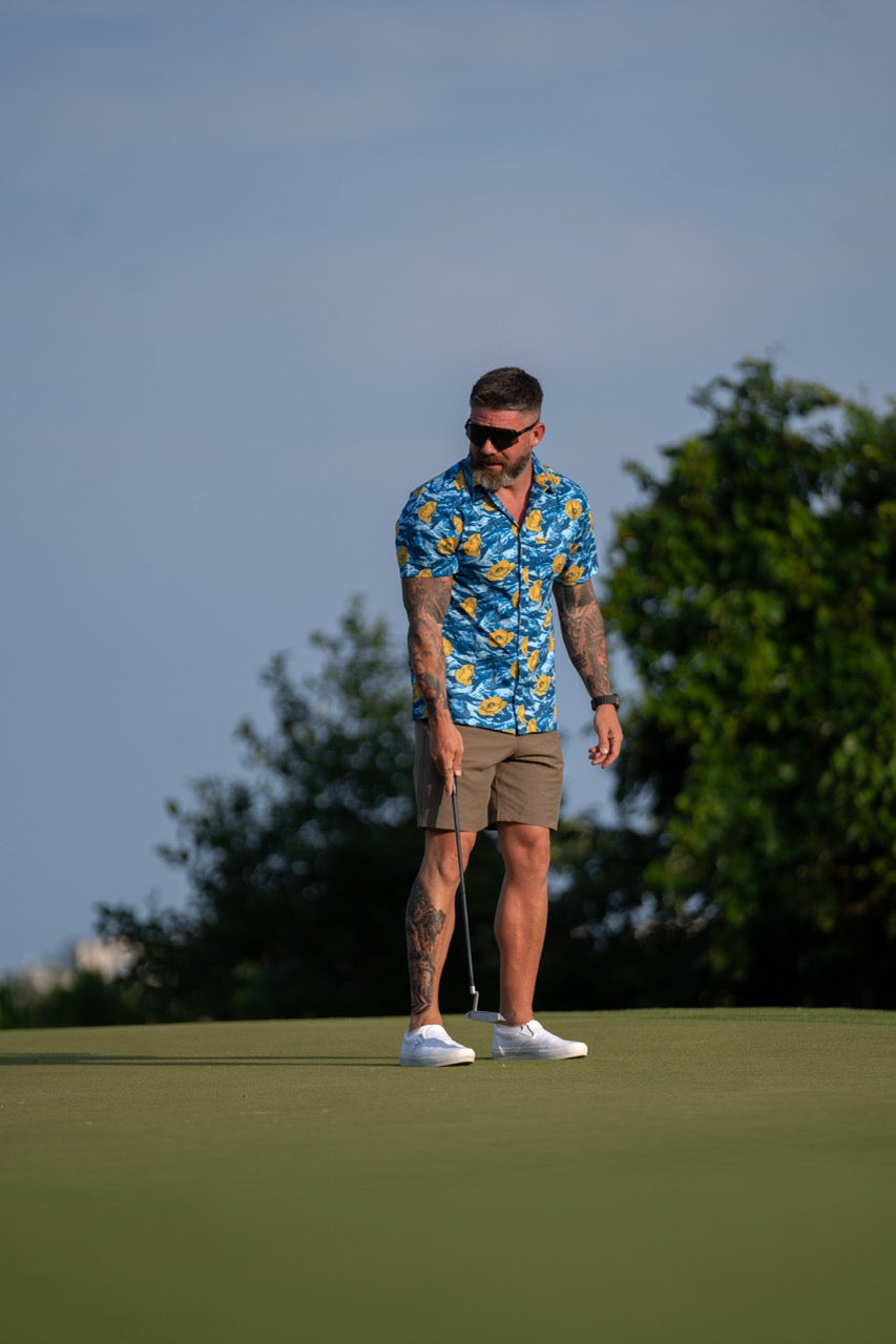 Camisa abotonada azul con rayas de tigre