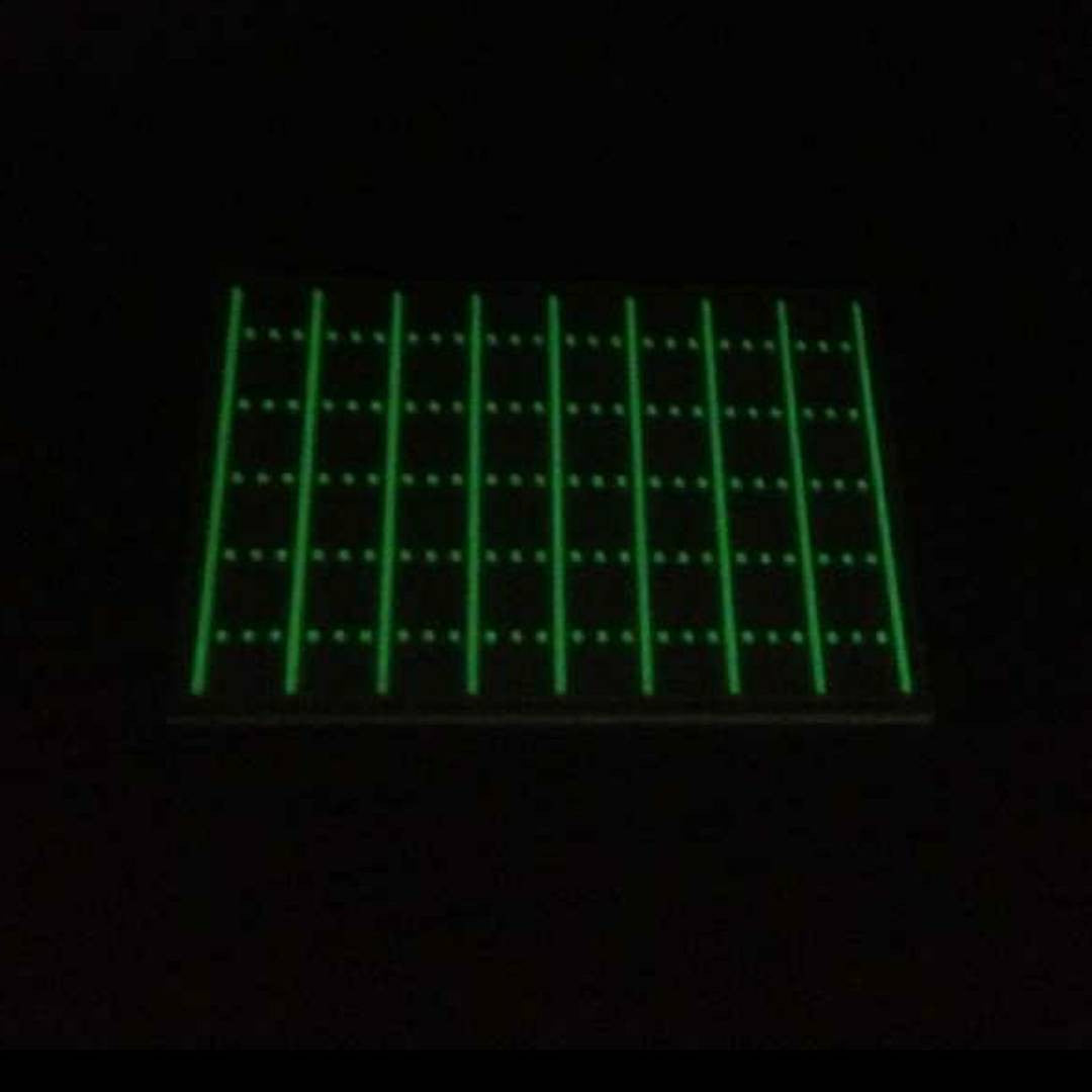 Note Patch Kit: Writable PVC surface for field notetaking with illuminated memo graph.