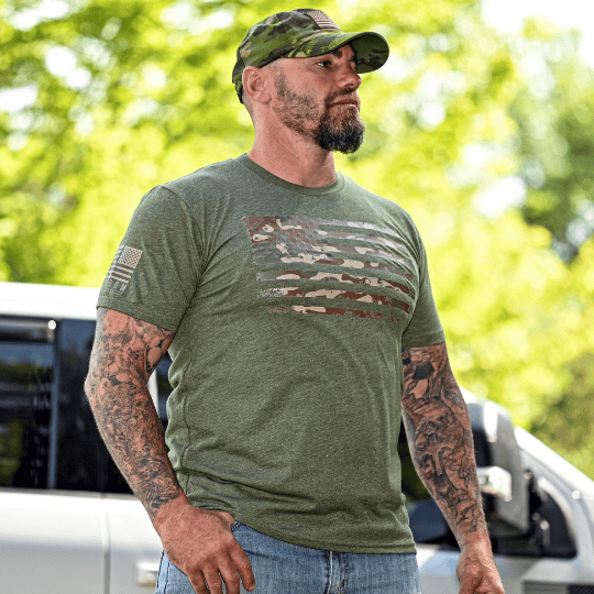 Men's Camo American Flag Patriotic T-Shirt (Army Green)