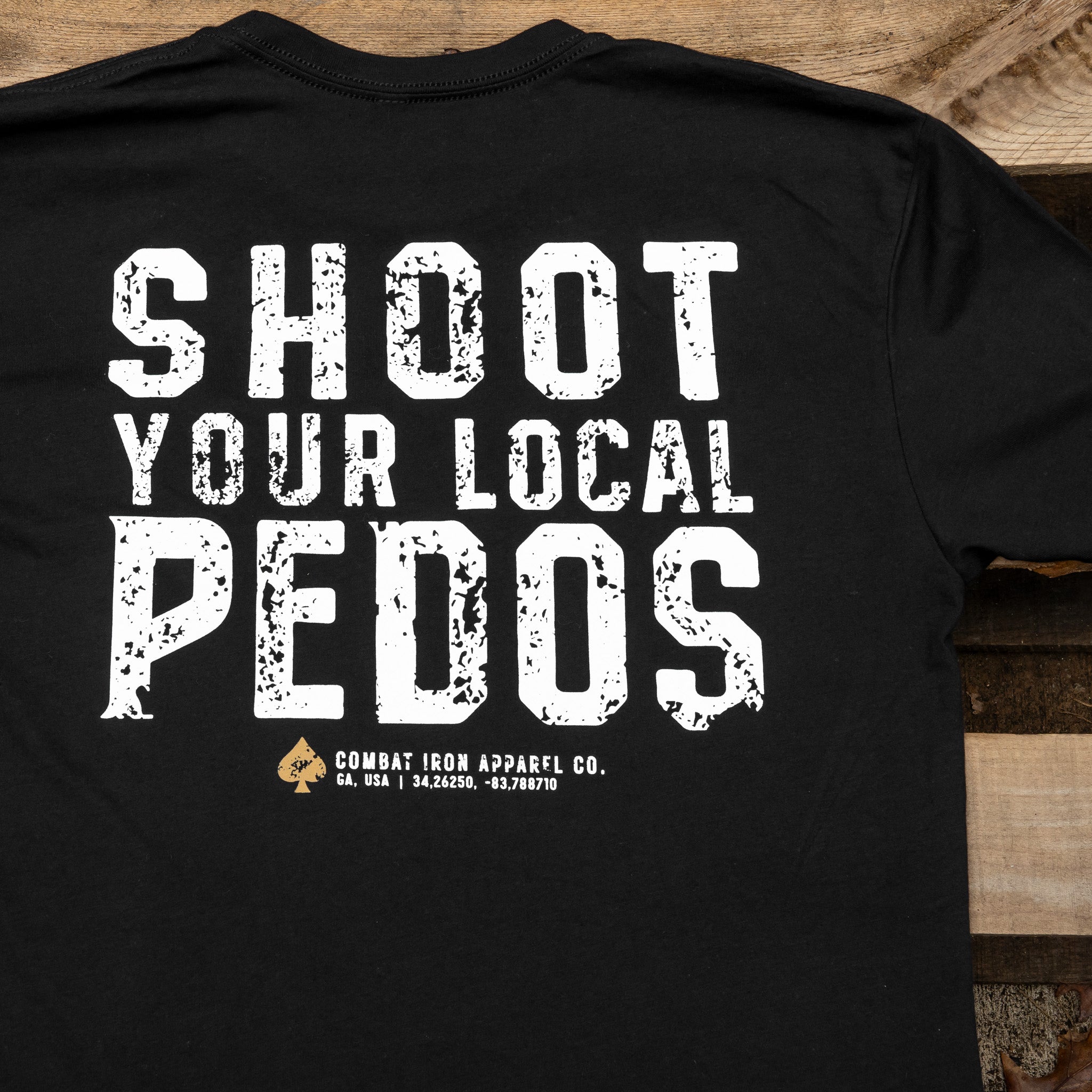 Erschießt eure lokalen Pädophilen Herren-T-Shirt
