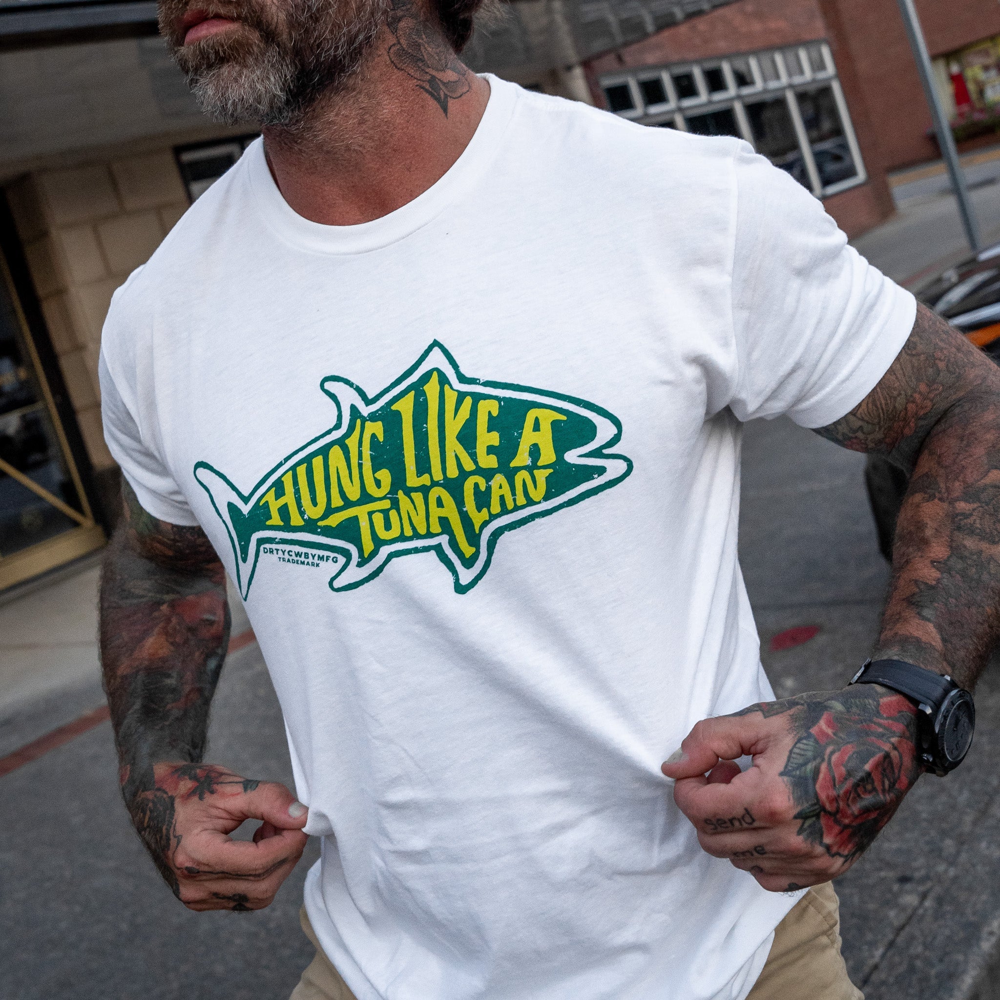 Herren-T-Shirt mit Thunfischdosen-Aufdruck