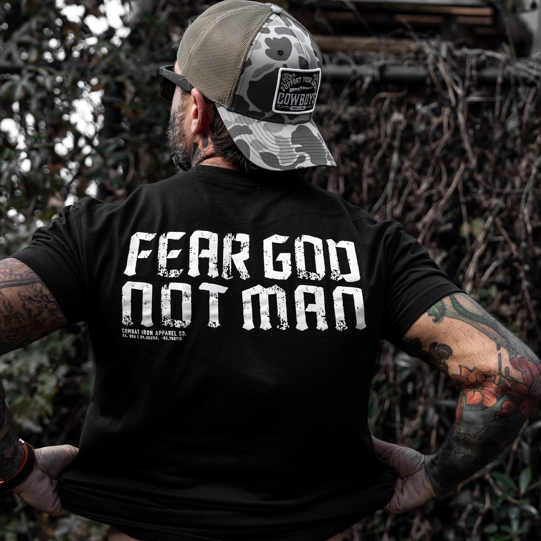 Fürchte Gott, nicht Menschen Herren T-Shirt