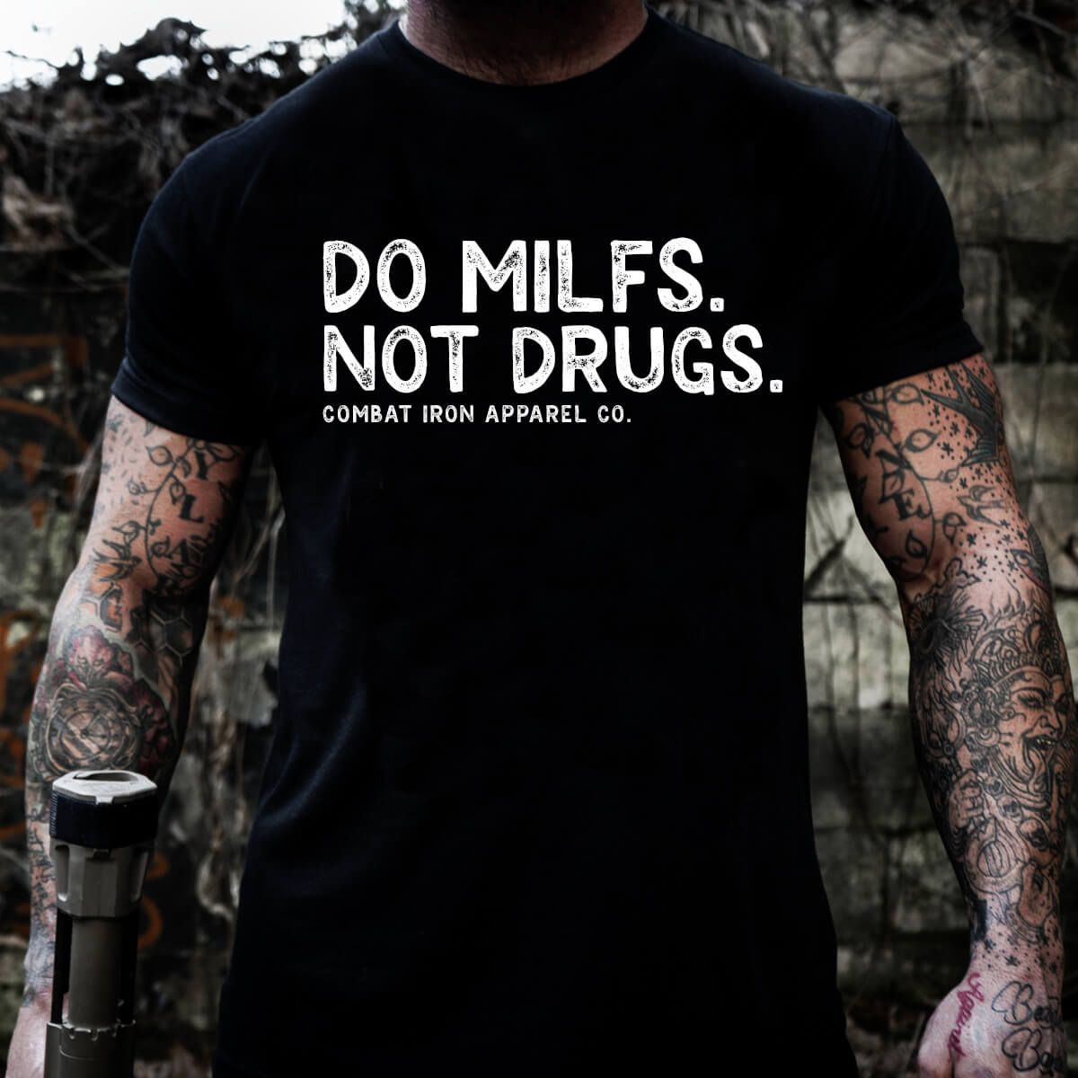 DO MILFS. NOT DRUGS. Men's T-Shirt