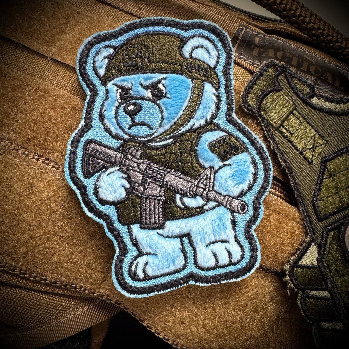 Zero Fucks Bear - IDFC BEARS - 10cm Flauschiger Gestickter Aufnäher - Blau