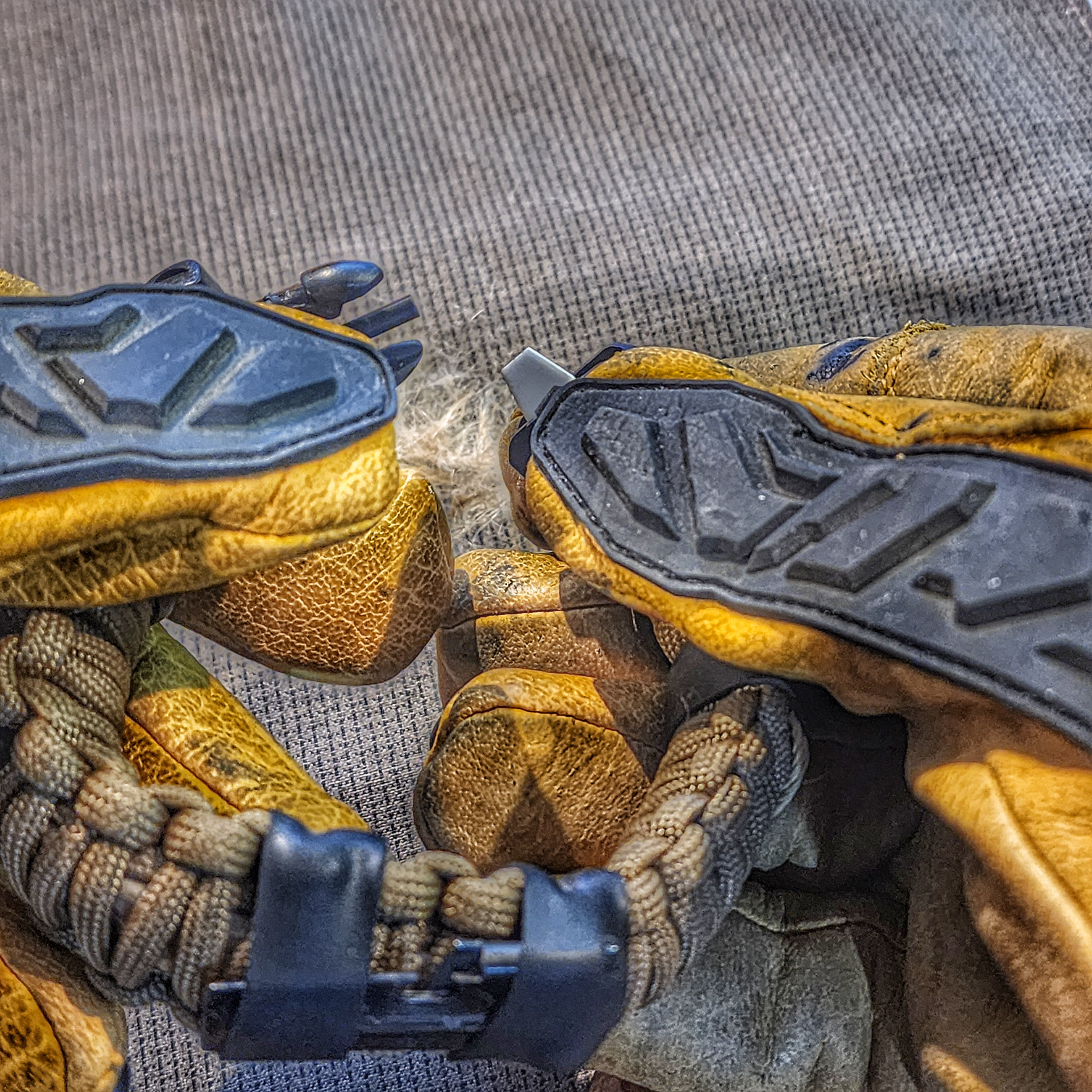 Bug Out Bracelet - Paracord Bracelet, Survive Offgrid with 30 item last ditch effort kit.