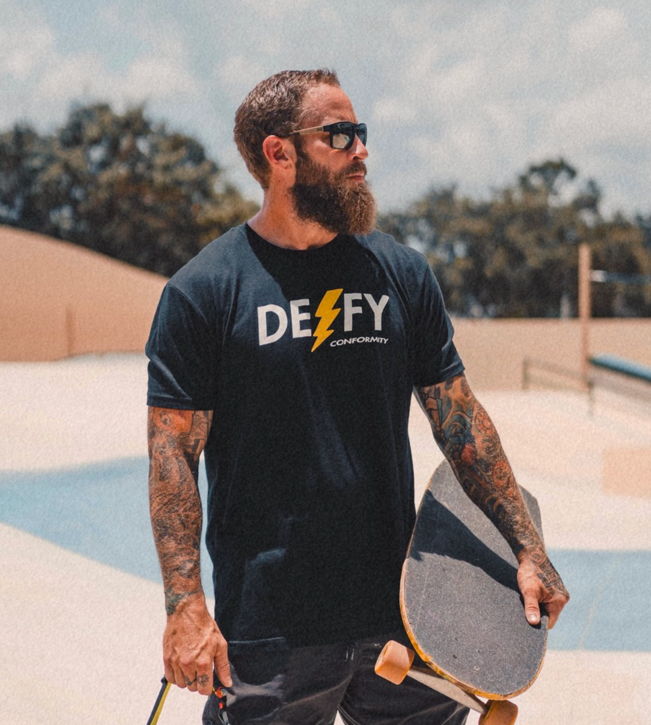 DEFY CONFORMITY BOLT TEE